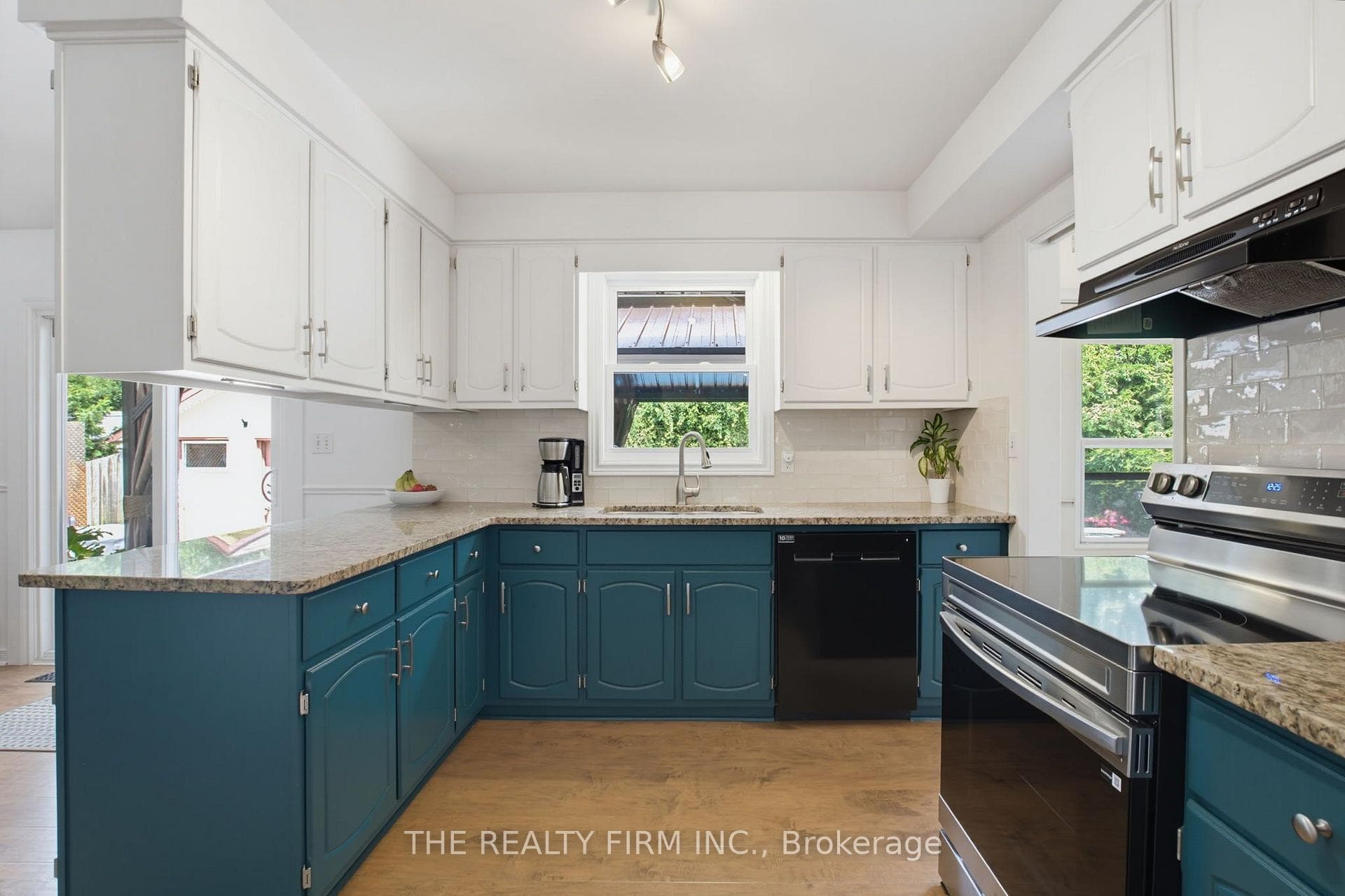 493 Maple Street photo 10