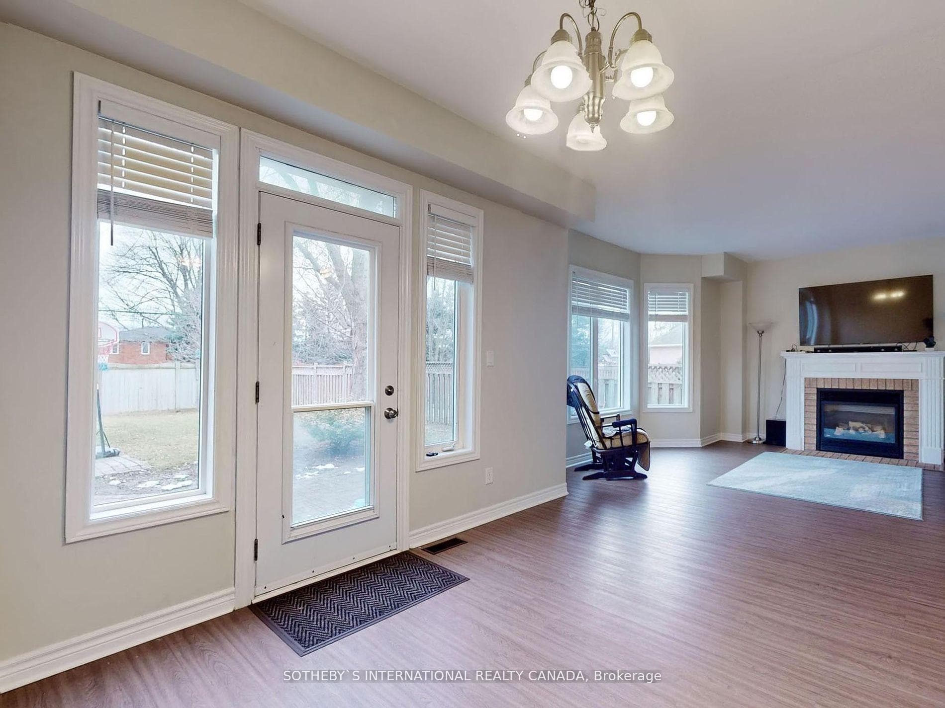 15 Bedell Crescent photo 10