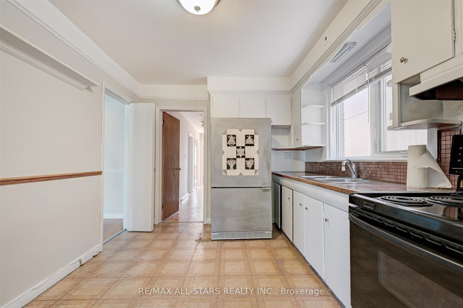 254 Atlas Avenue photo 9