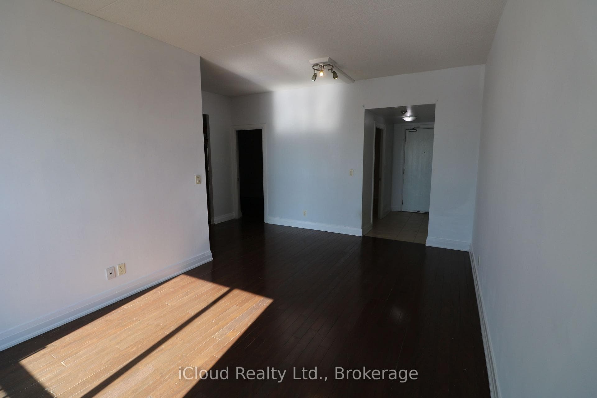 2737 Keele Street Unit 910 photo 3
