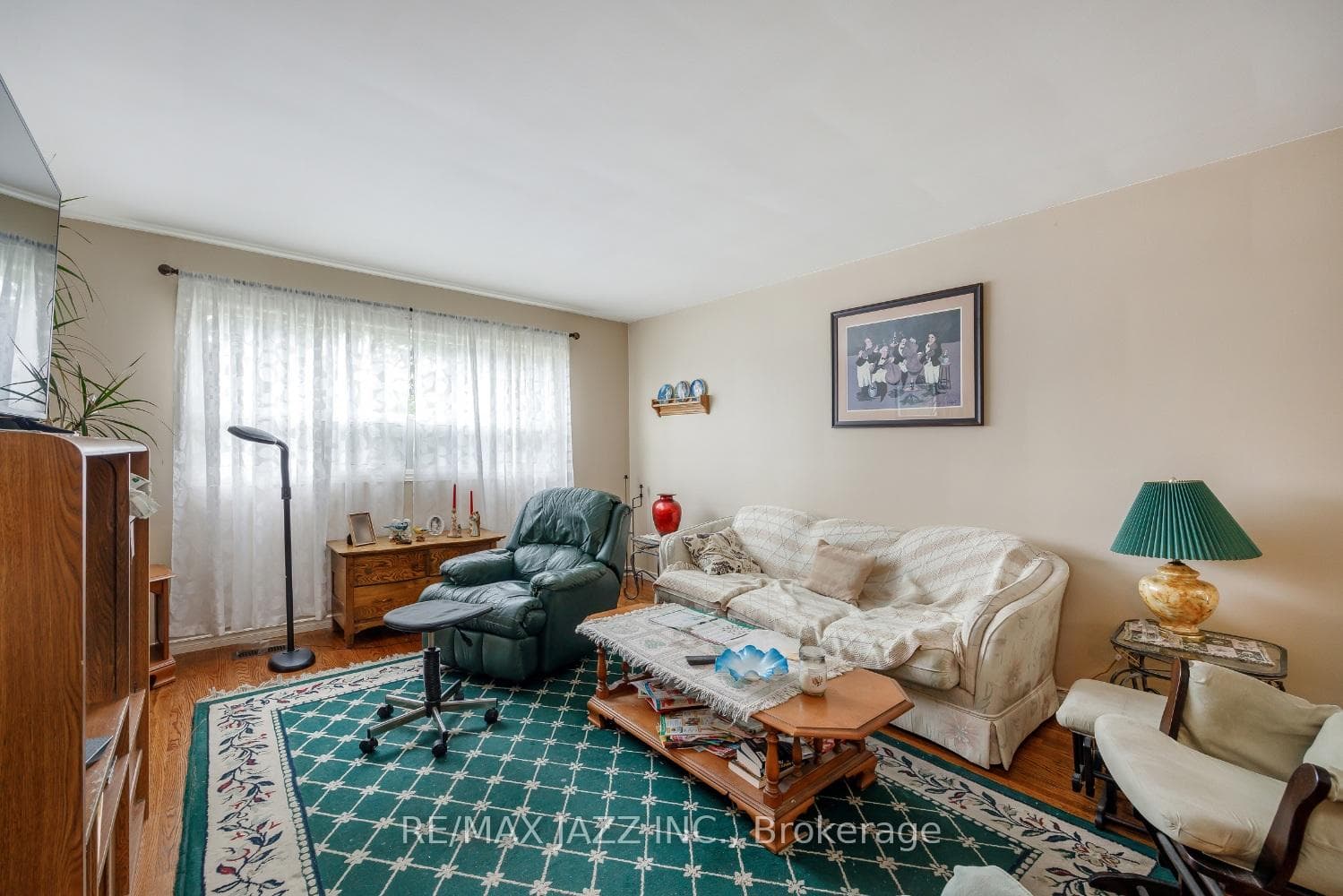 581 Digby Avenue photo 24