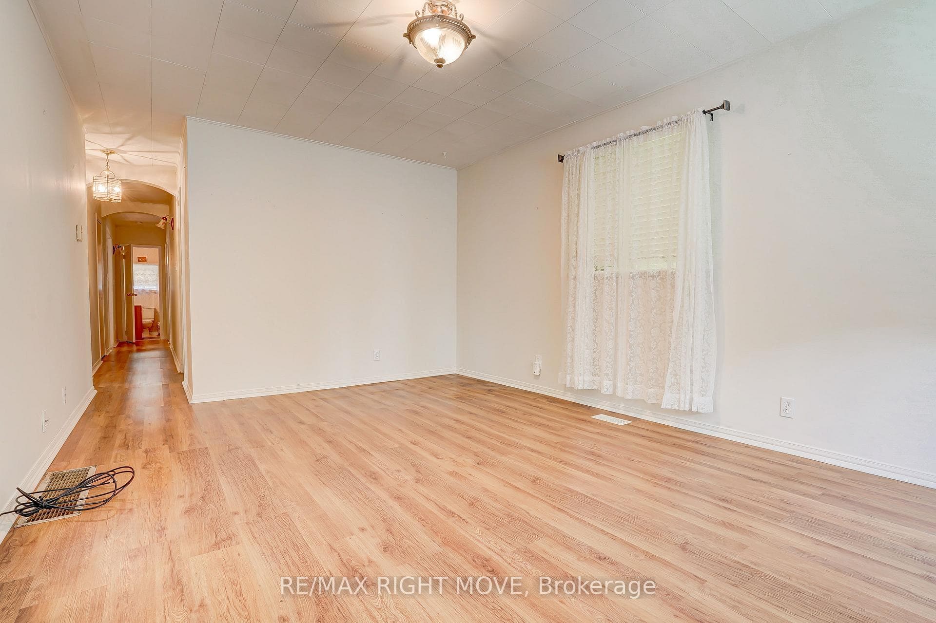 133 Westmount Drive photo 5