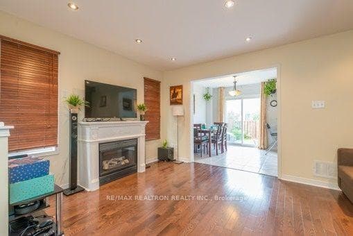 122 Benjamin Hood Crescent photo 5