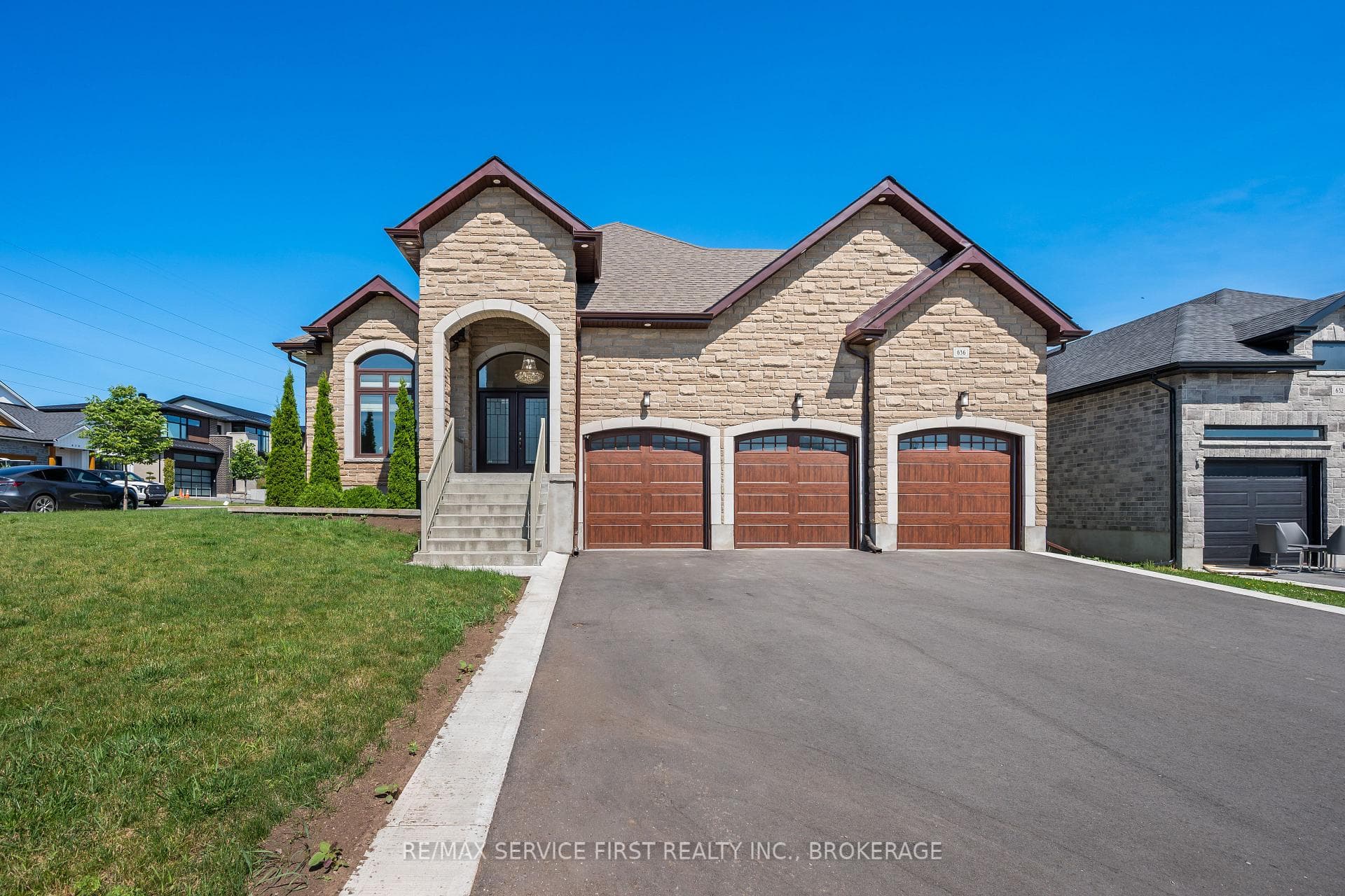 636 Mandara Drive photo 1