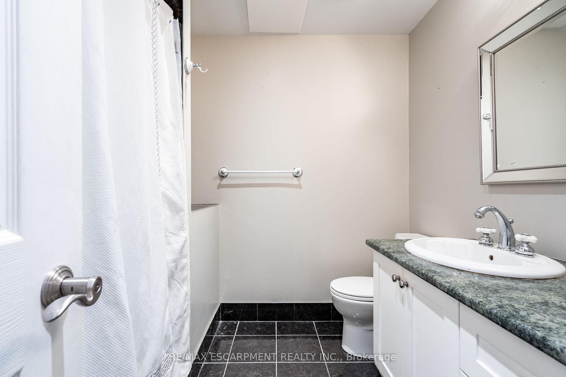 2245 Hampstead Road photo 36