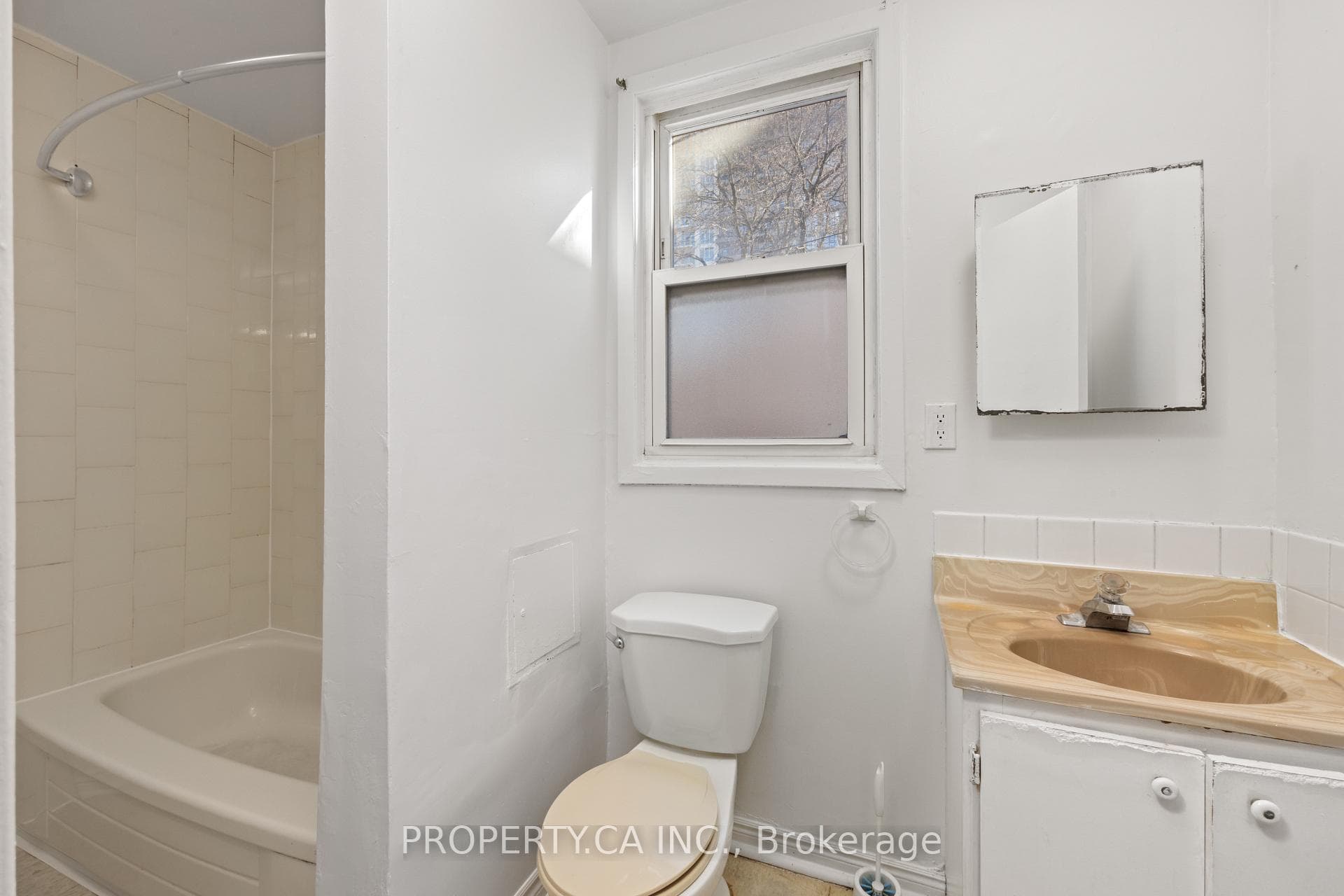 120 Stephenson Avenue Unit Main photo 15