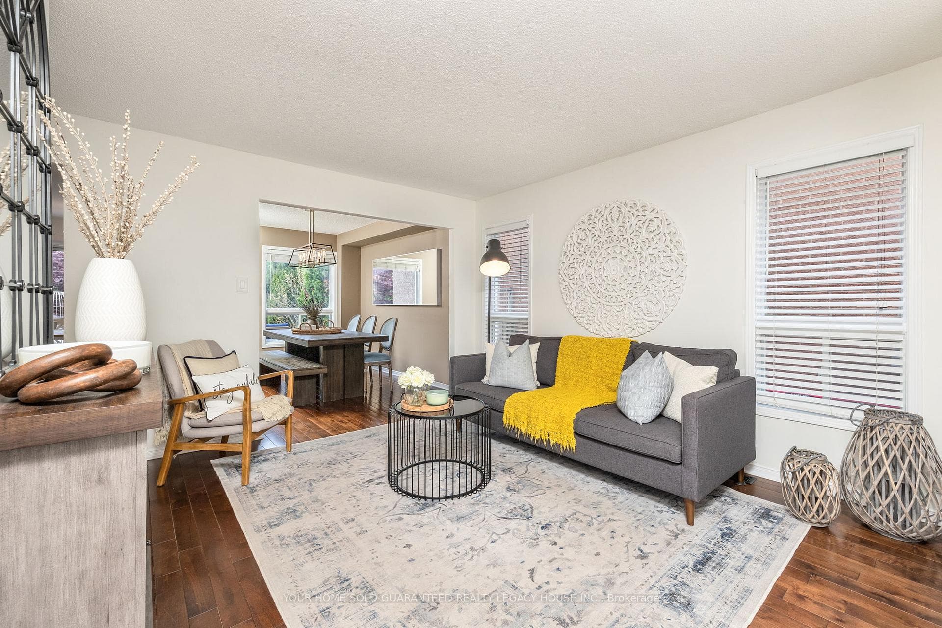 1657 Autumn Crescent photo 3