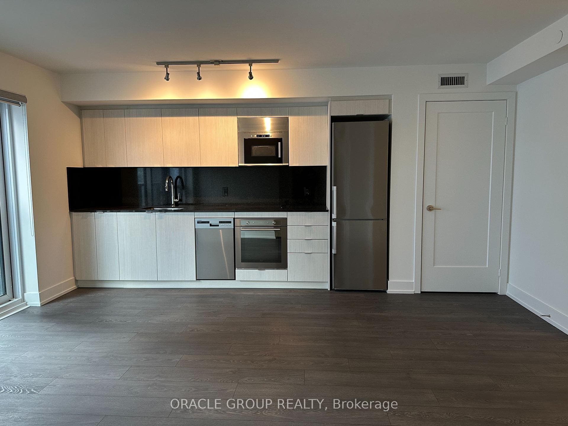 5 Mabelle Avenue Unit 730 photo 6