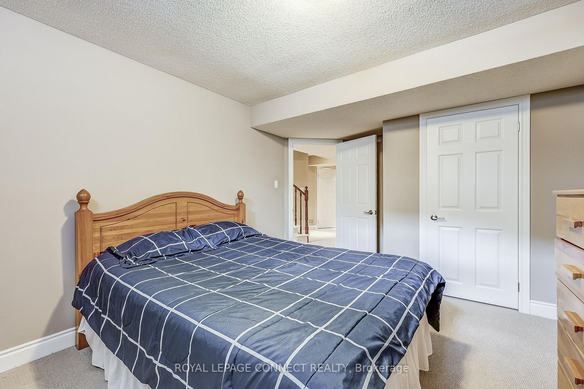 2239 Pindar Crescent photo 33