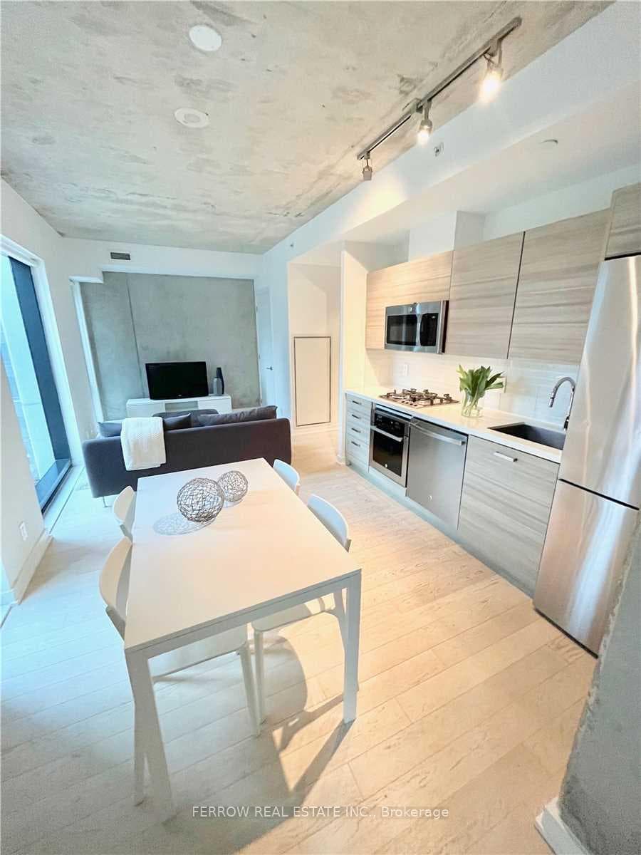 11 Charlotte Street Unit 301 photo 2