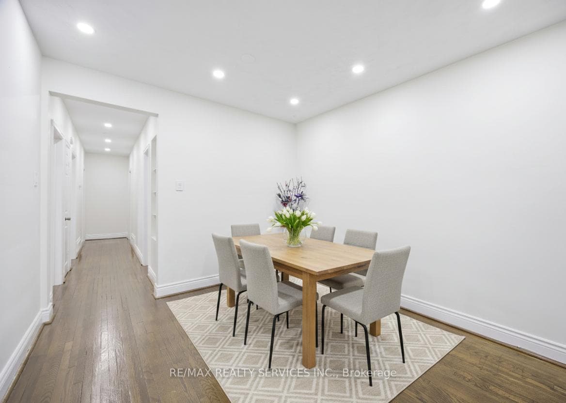 21 Radwinter Drive photo 6