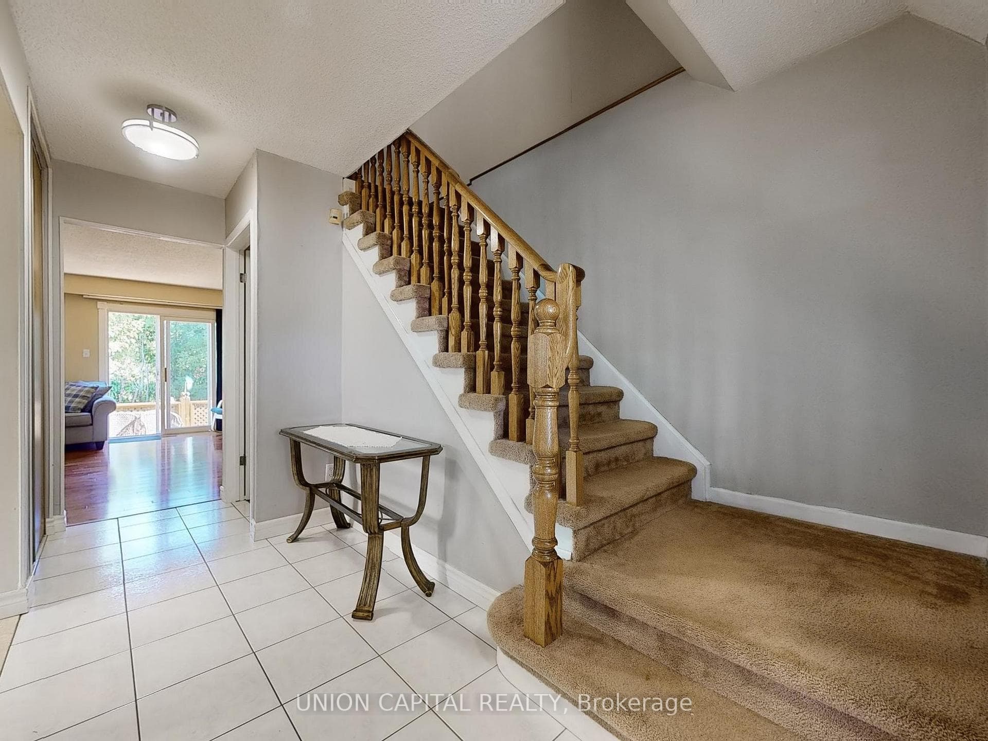 114 NEWBRIDGE Crescent photo 5