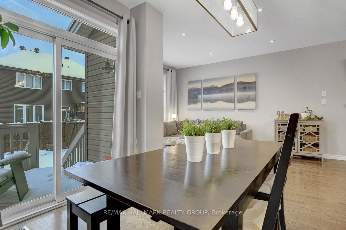 729 Hazelnut Crescent photo 15