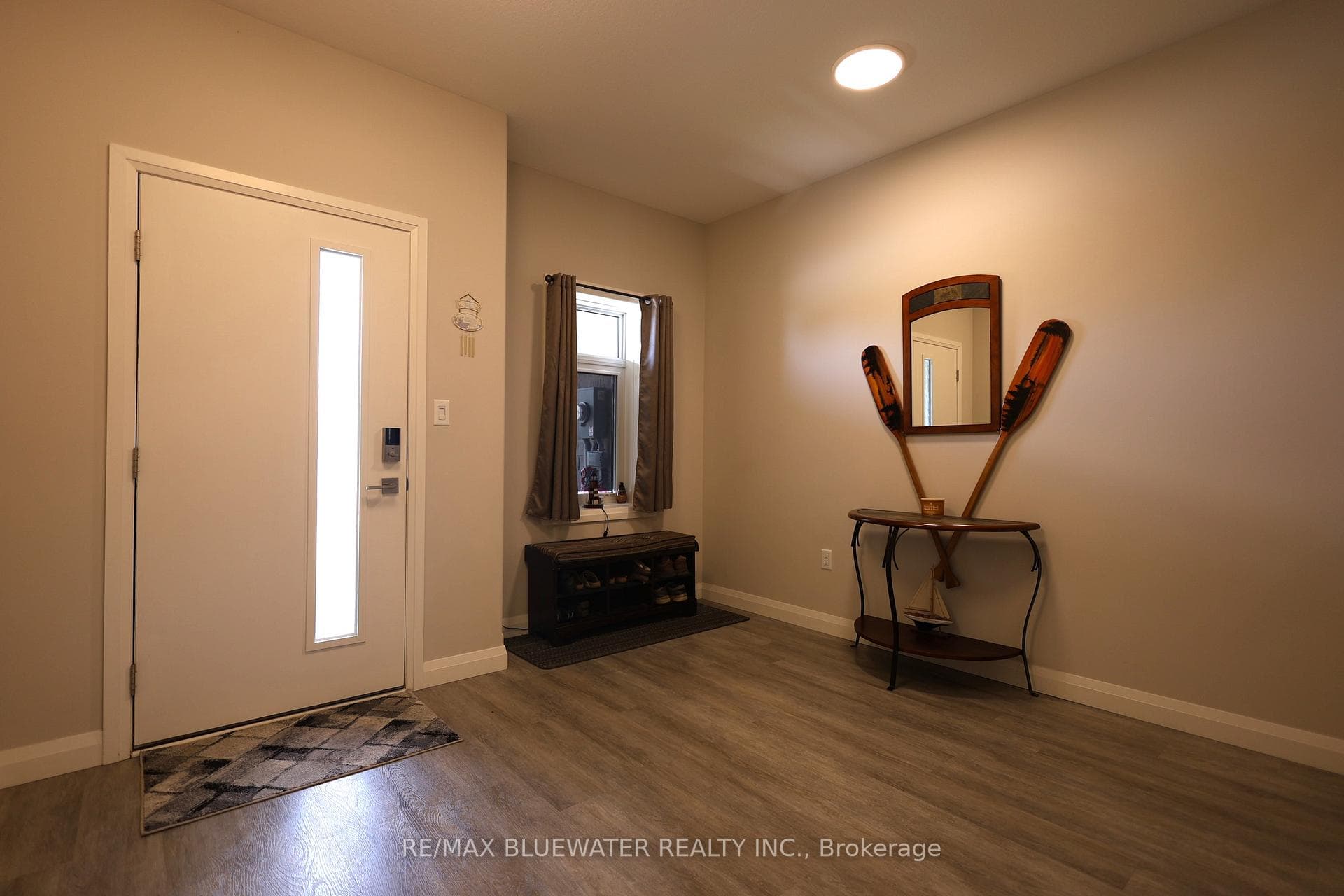 584 Albert Street photo 6