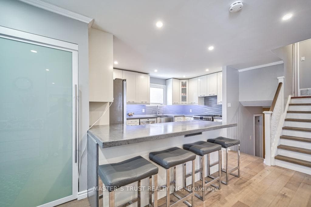 223 Lancaster Avenue photo 5