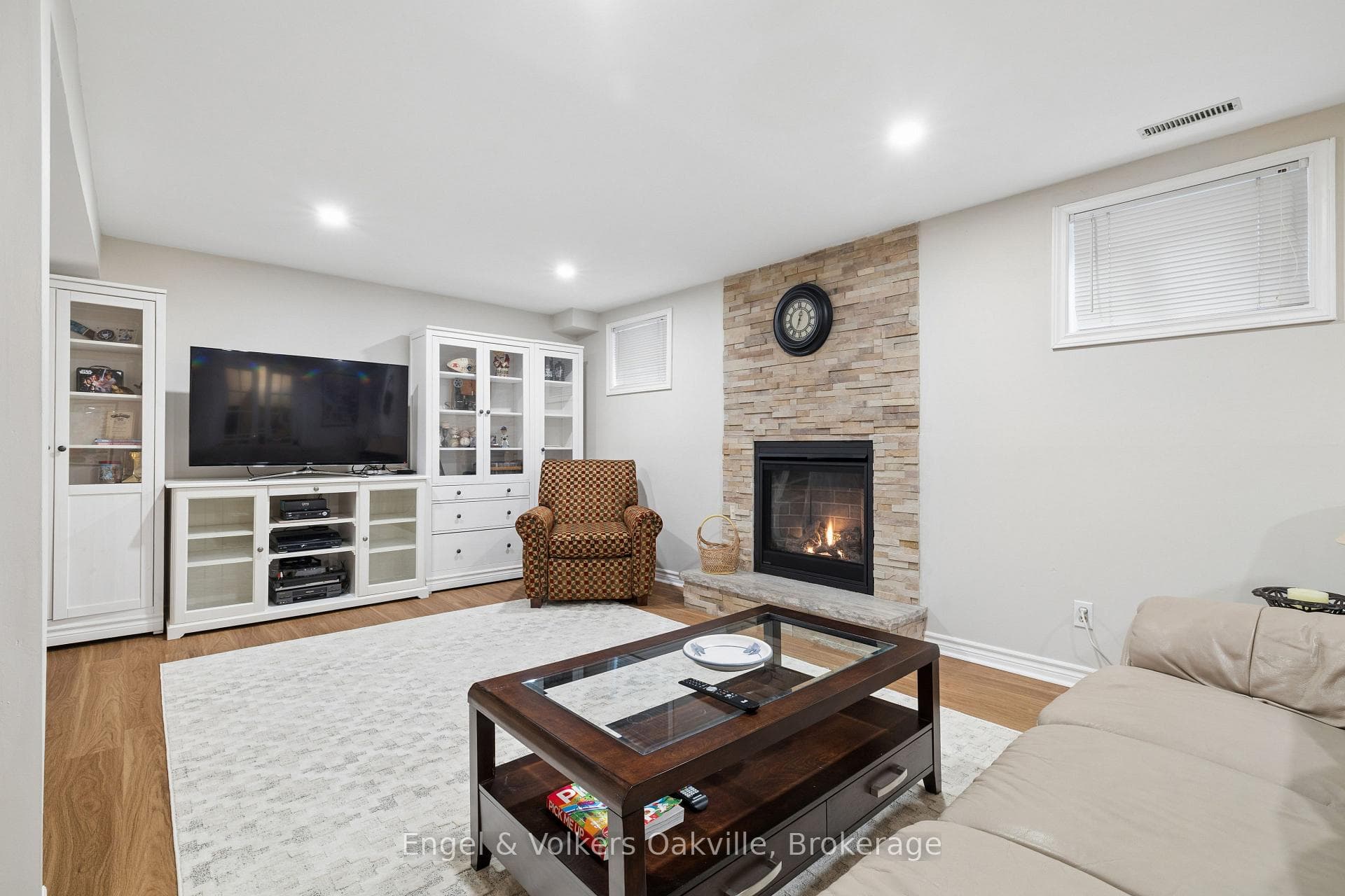 1433 Kathleen Crescent photo 31