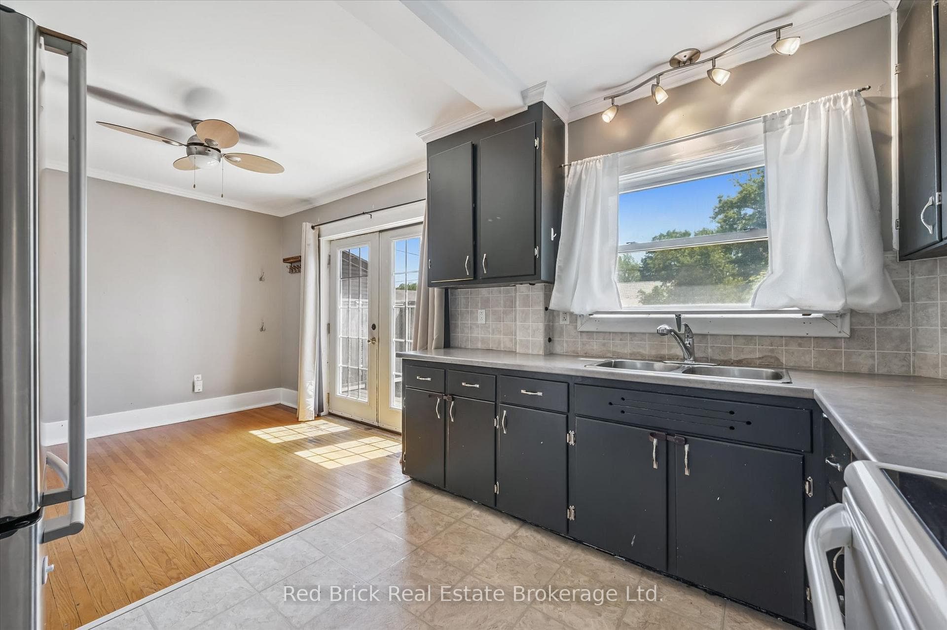 241 Victoria Road photo 13