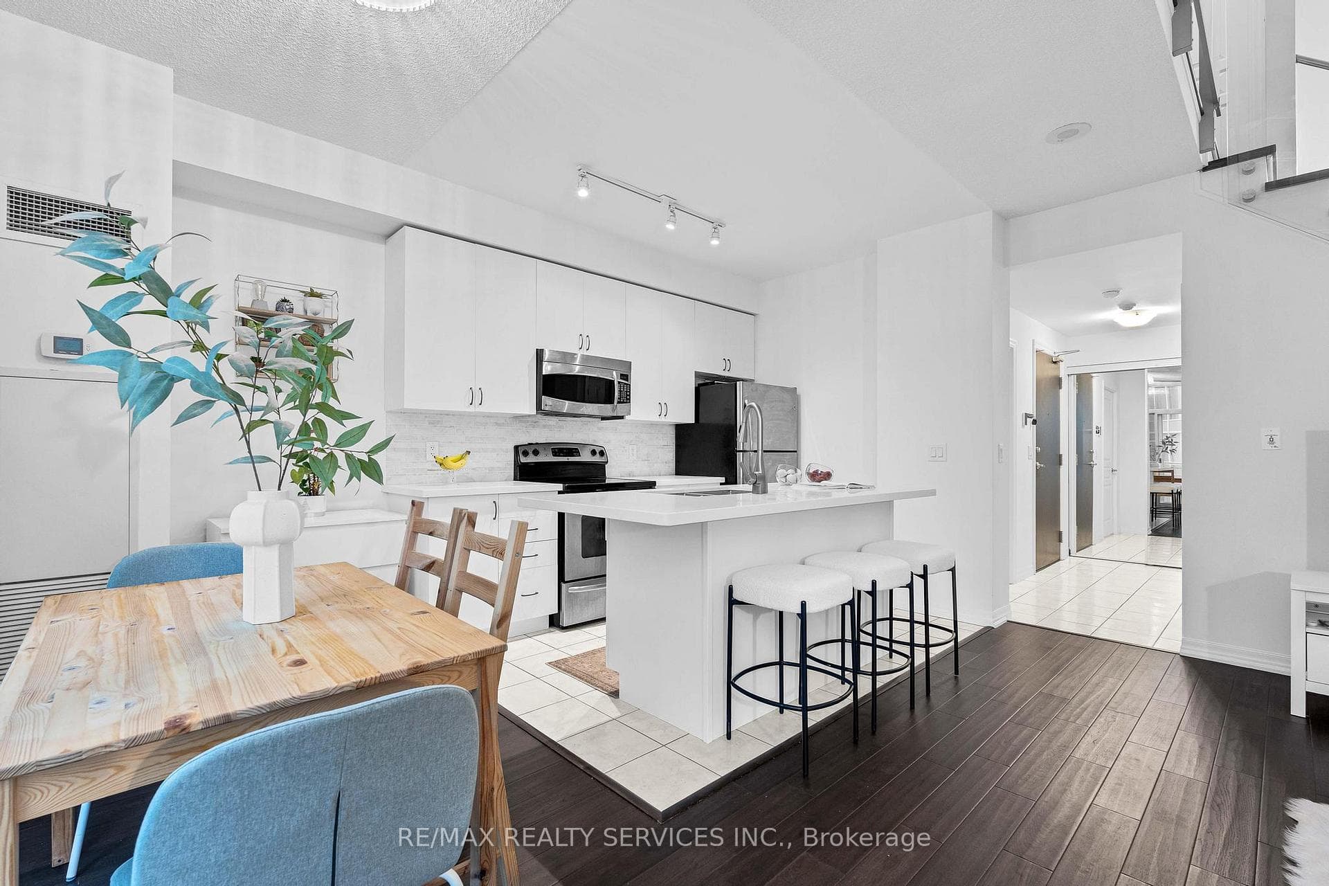 223 Webb Drive Unit 1701 photo 10