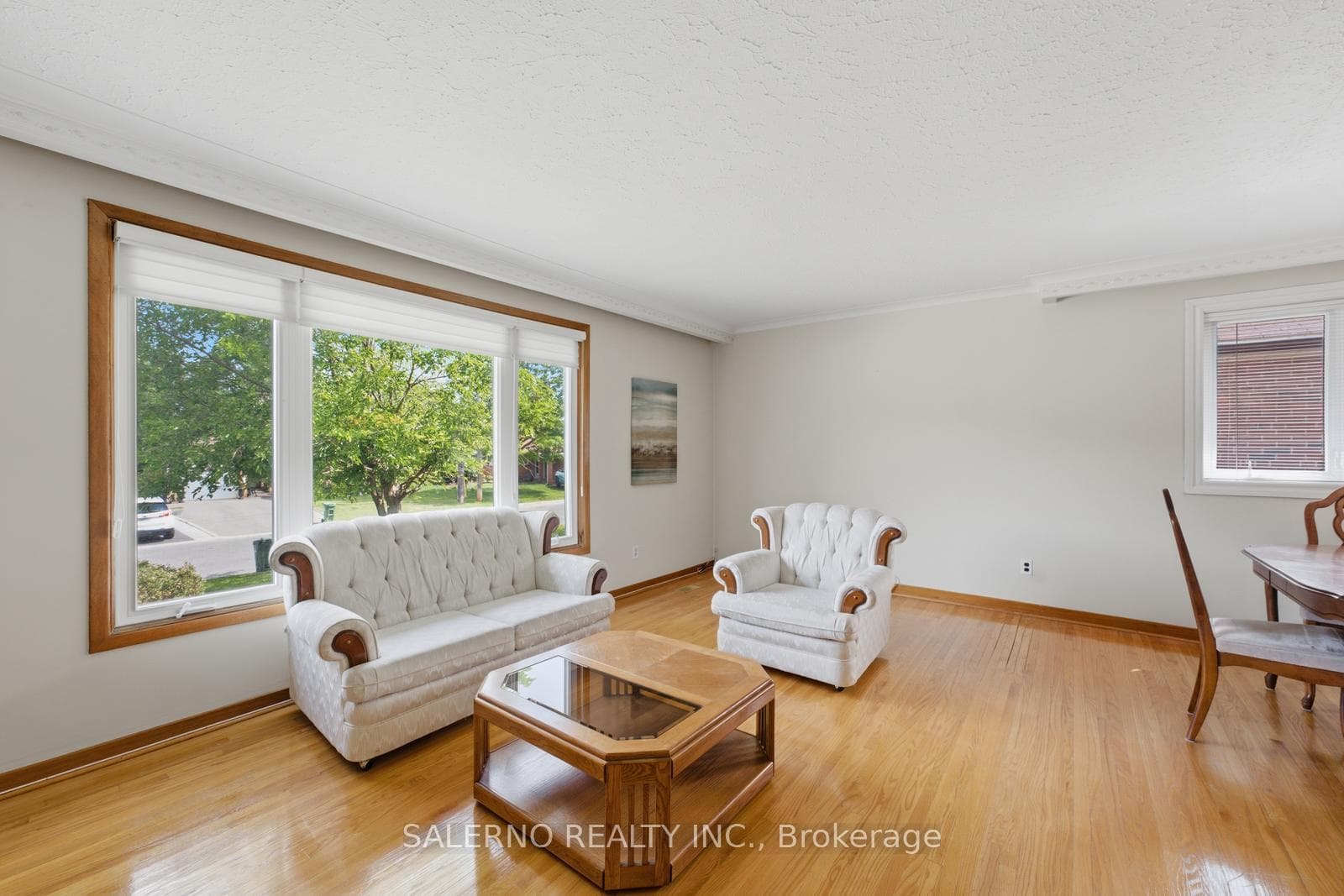 106 Whitburn Crescent photo 9