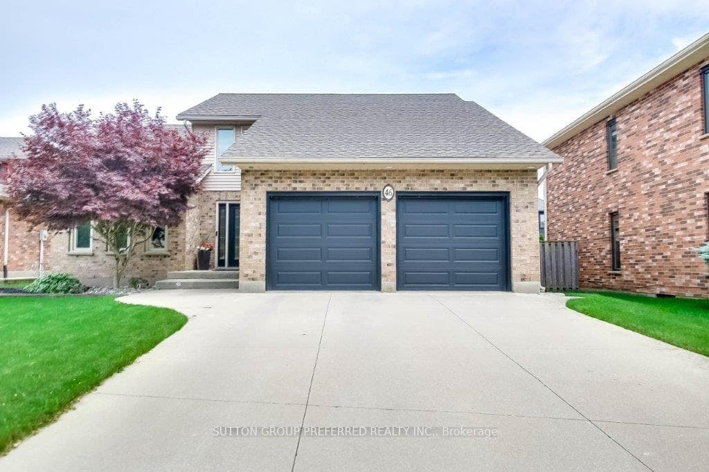 46 Kanata Crescent photo 2