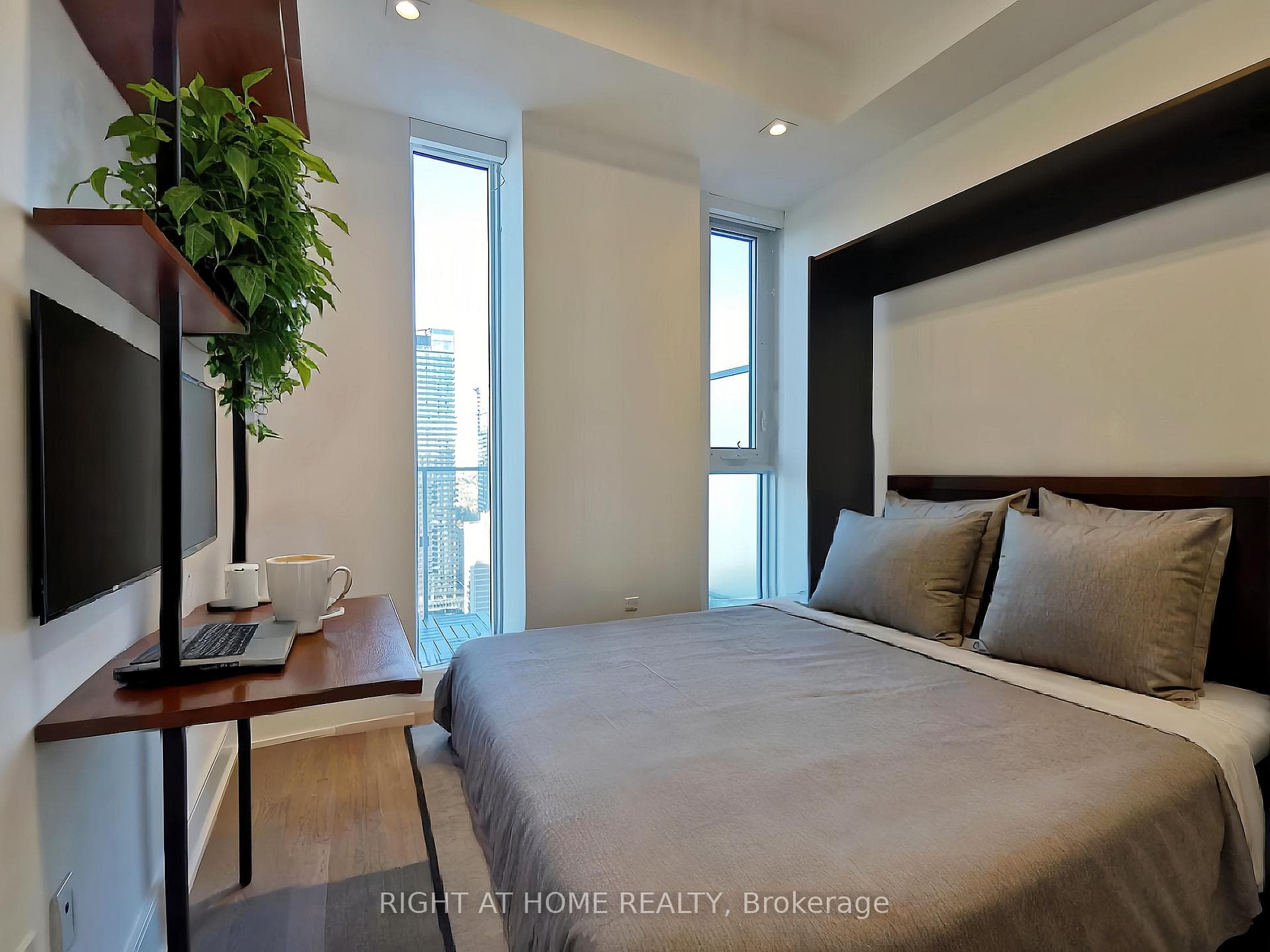 Murphy Bed Can Be Removed For Tenant