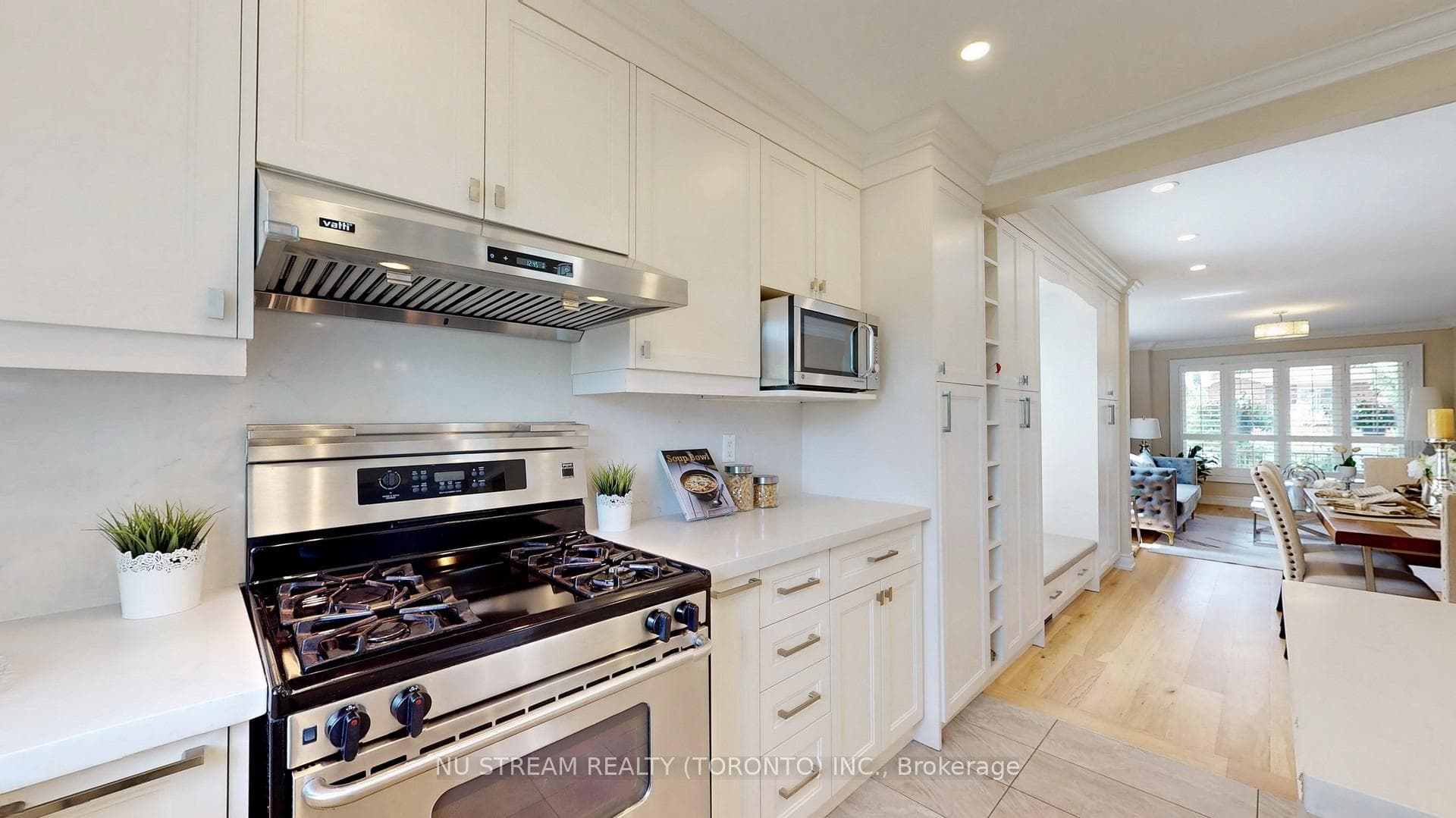 43 Kaiser Drive photo 14
