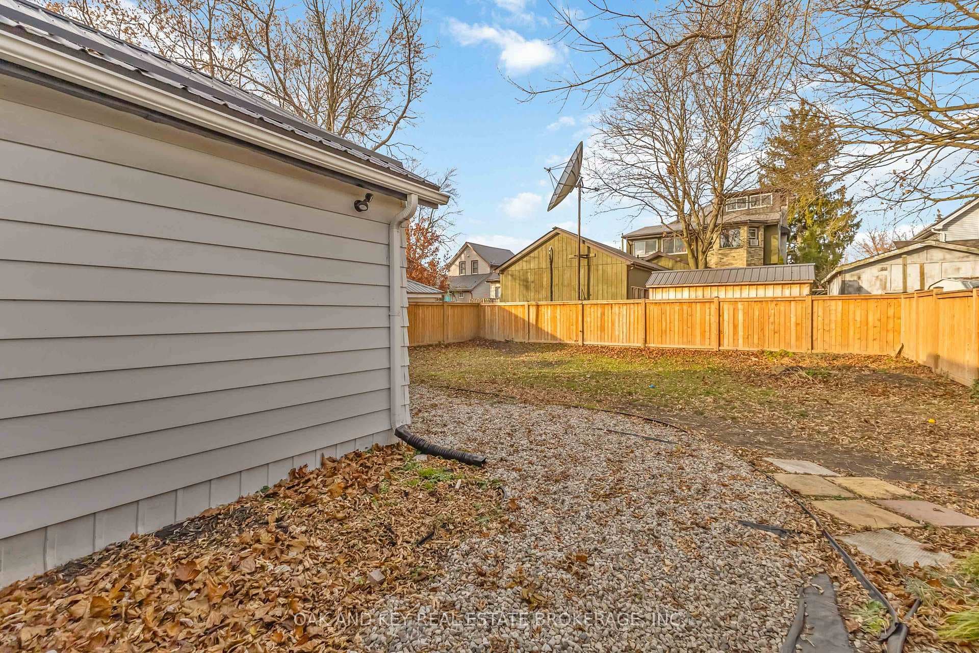 181 Wellington Street photo 42