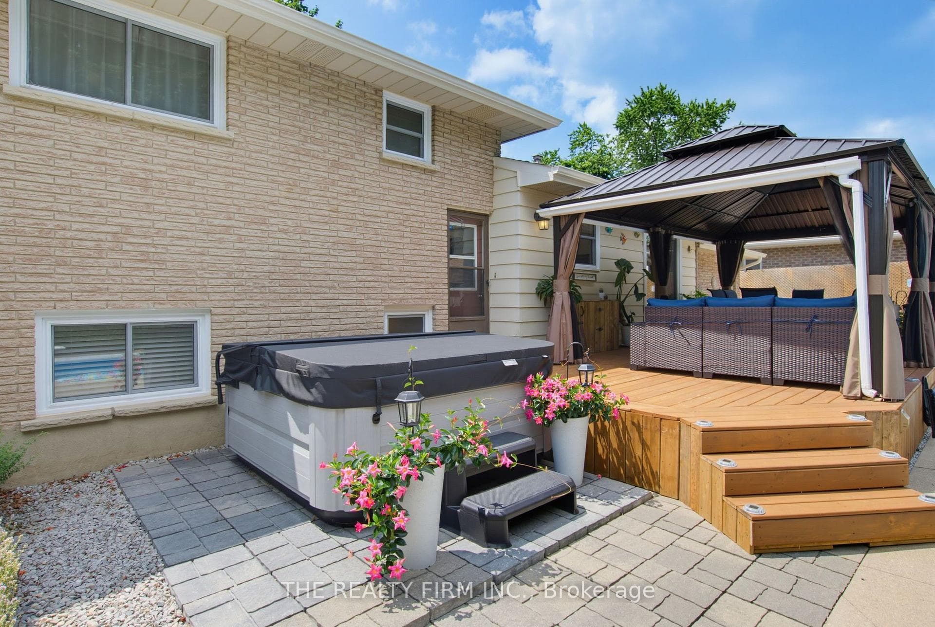 493 Maple Street photo 32