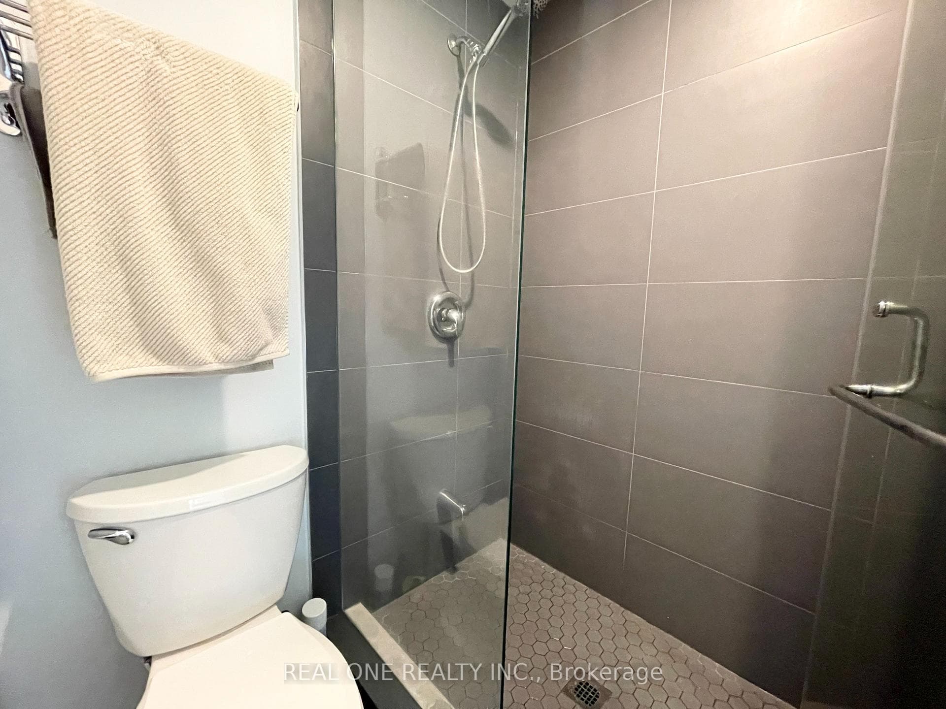 290 WESTCOURT Place photo 26