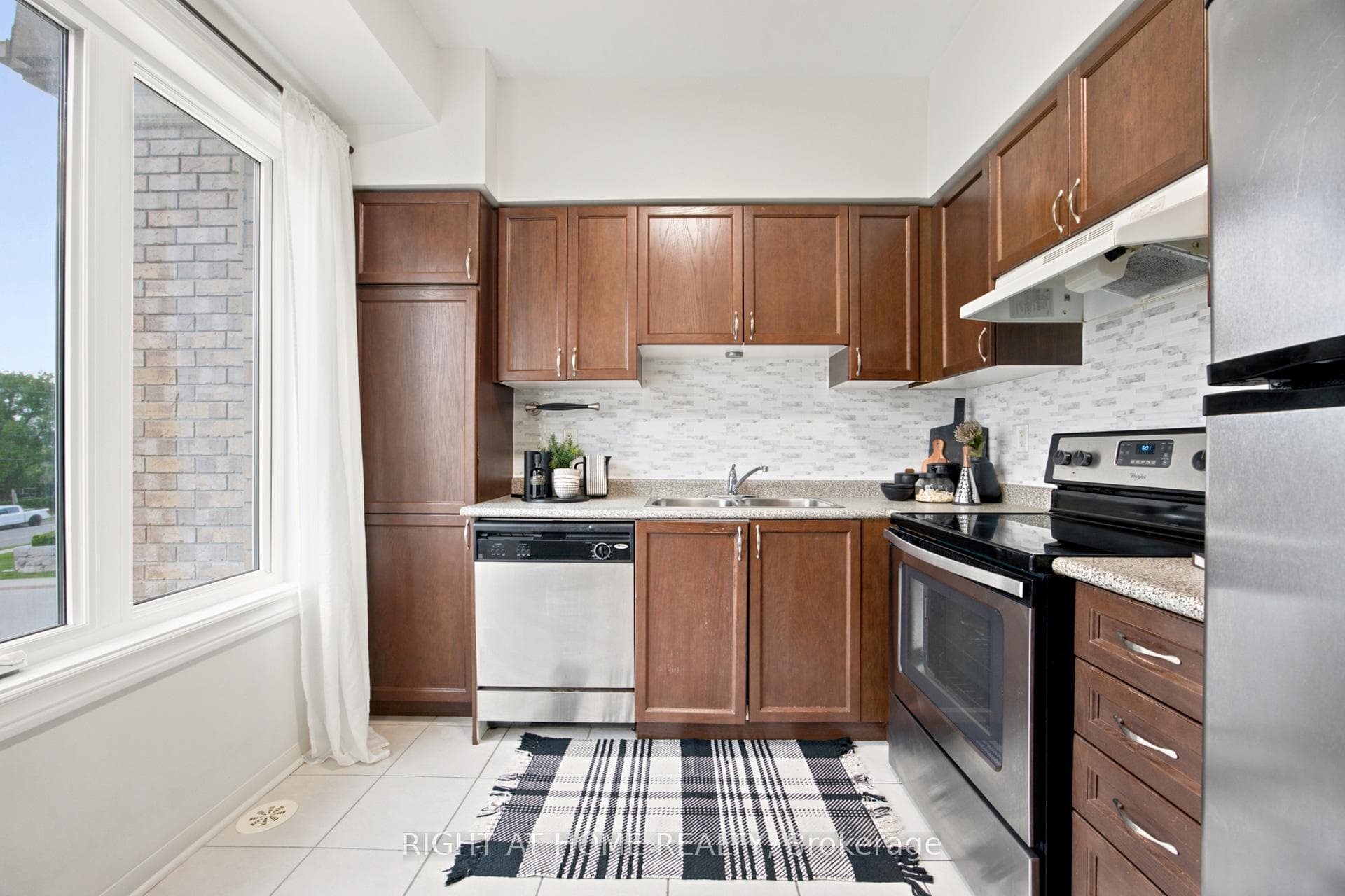 1250 St.Martins Drive Unit 105 photo 10