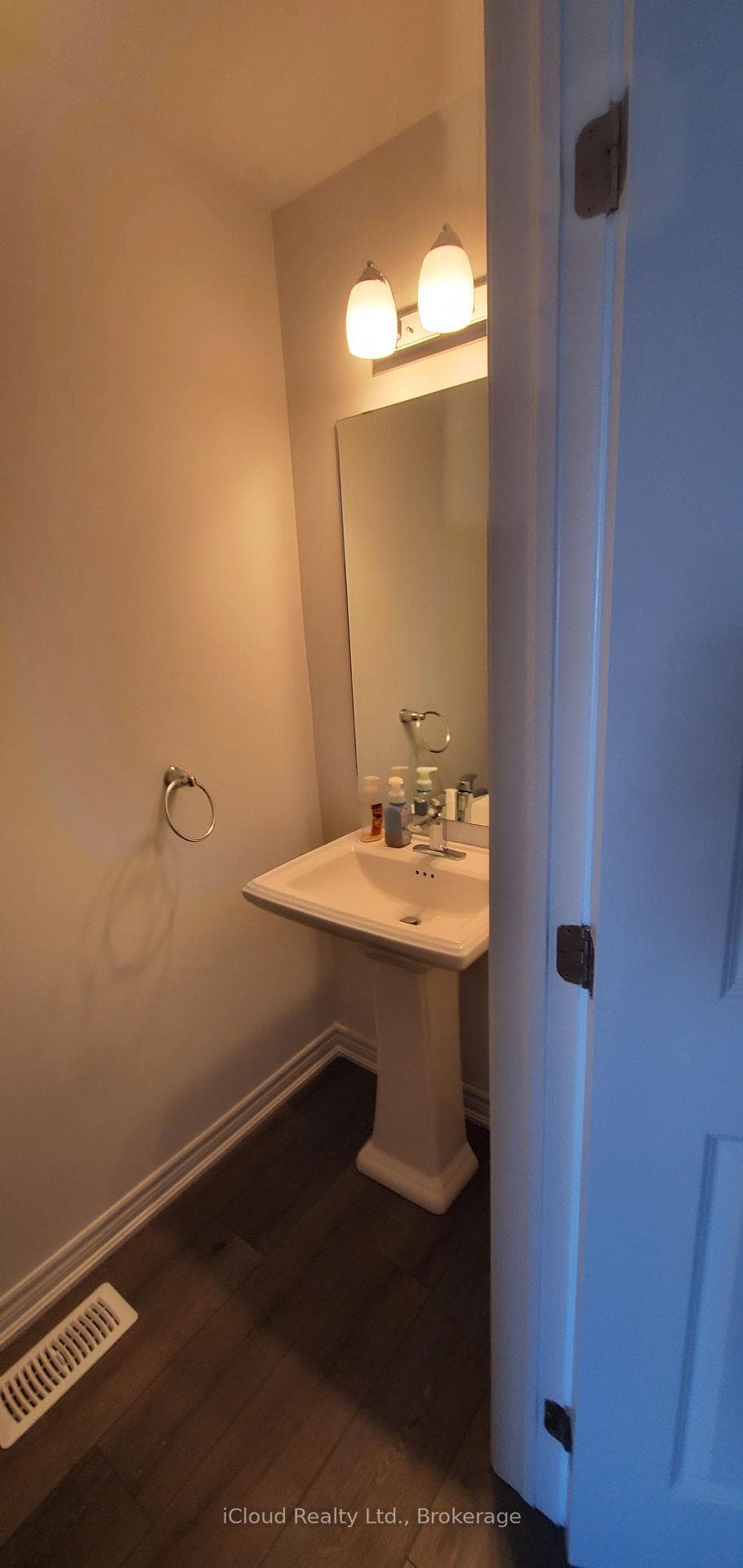 120 Court Drive photo 23