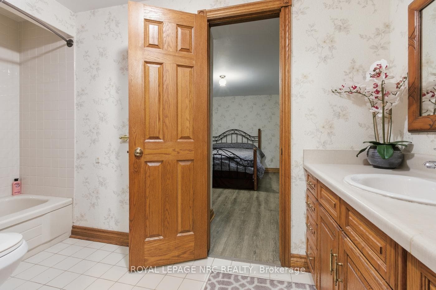 Basement 4 pc bath with bonus room