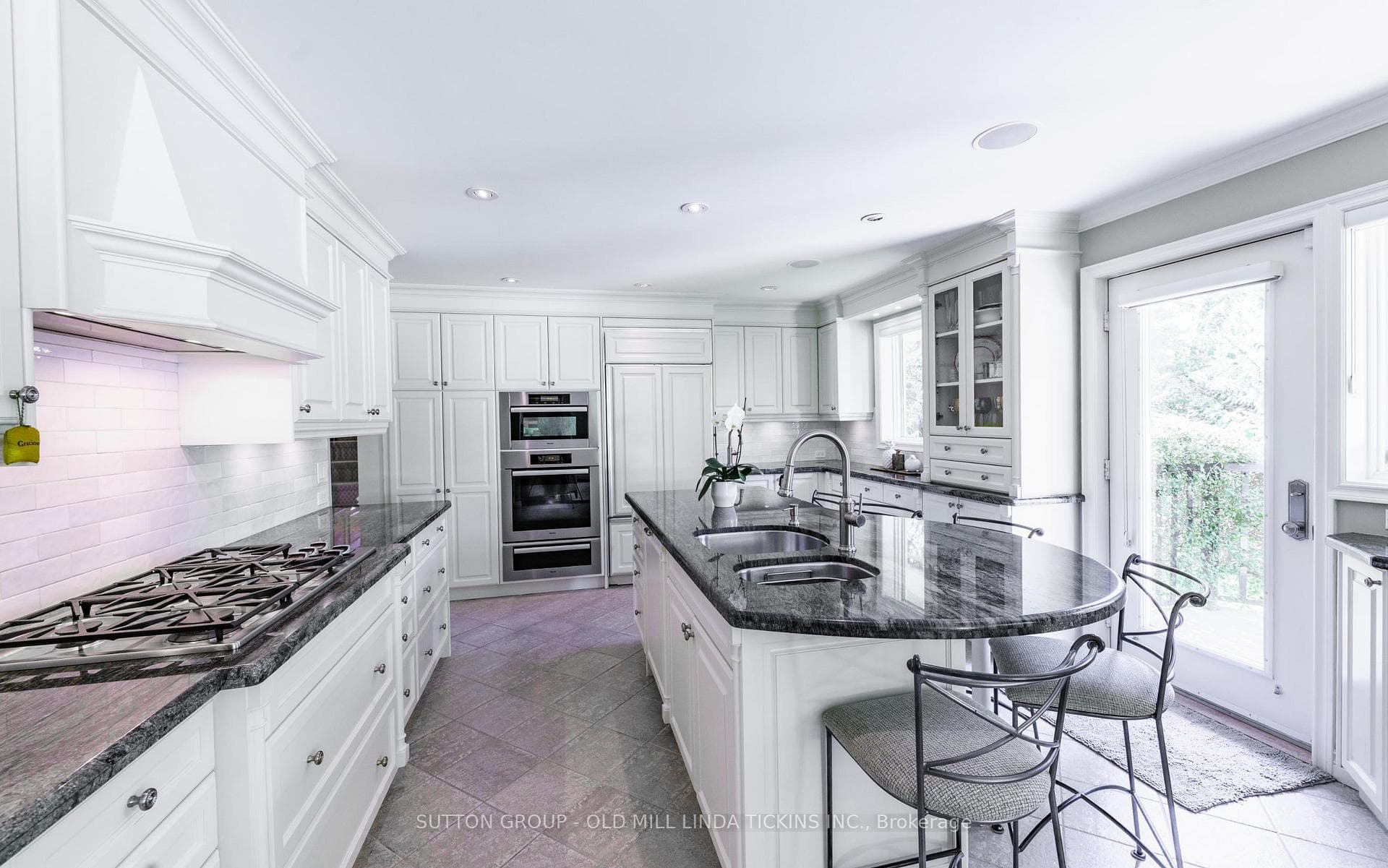6 Winterbourne Court photo 8