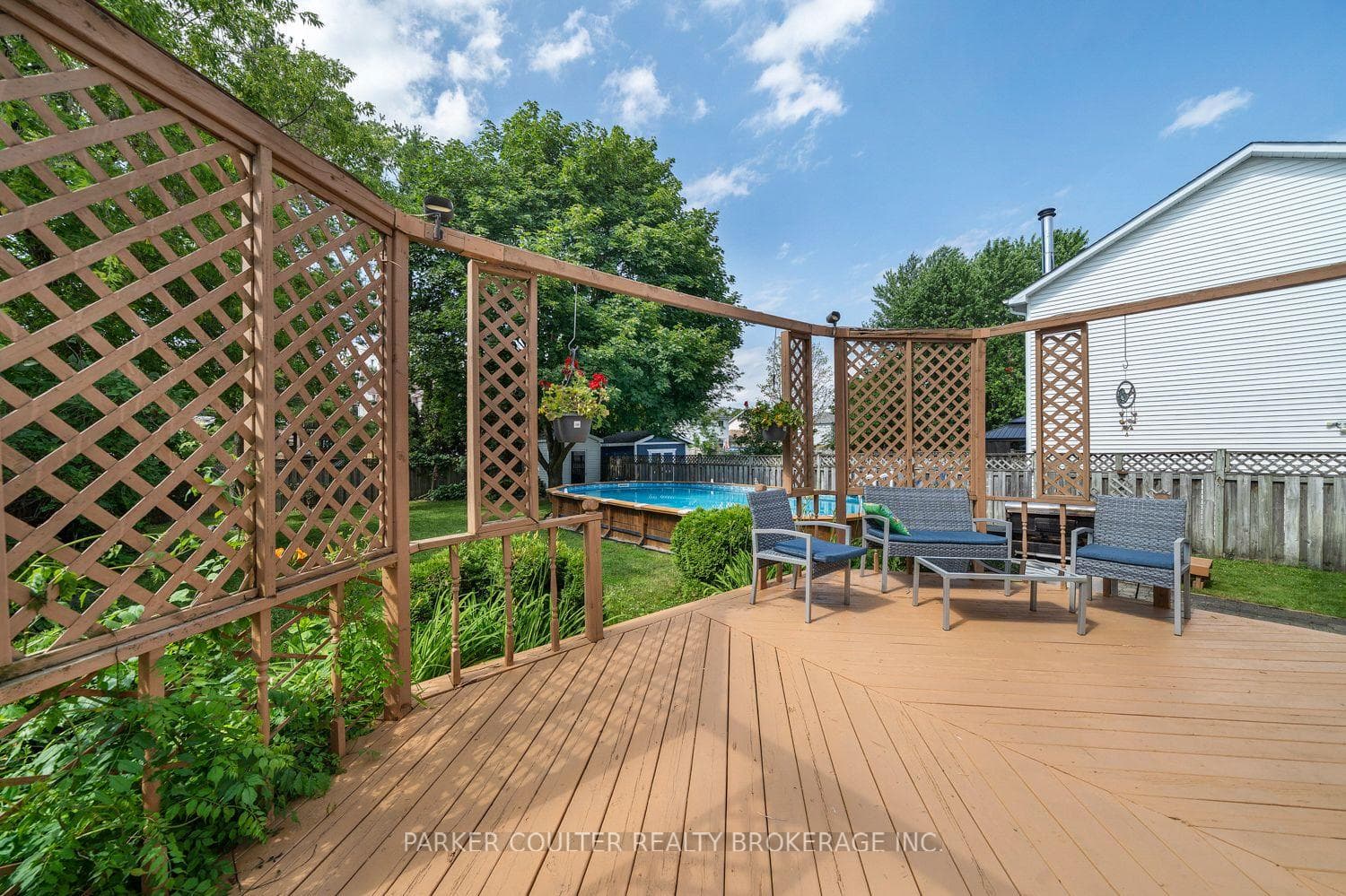 1098 Maclean Street photo 40