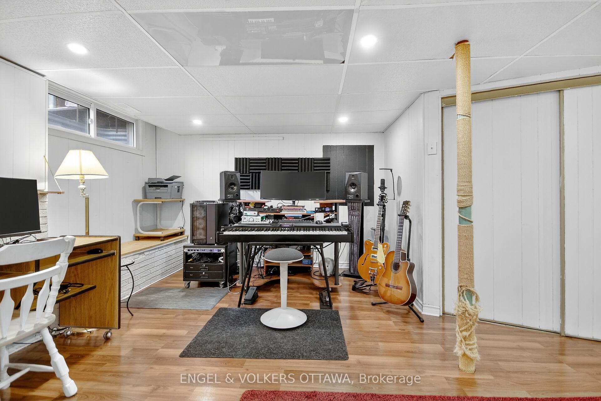 910 Dynes Road photo 31