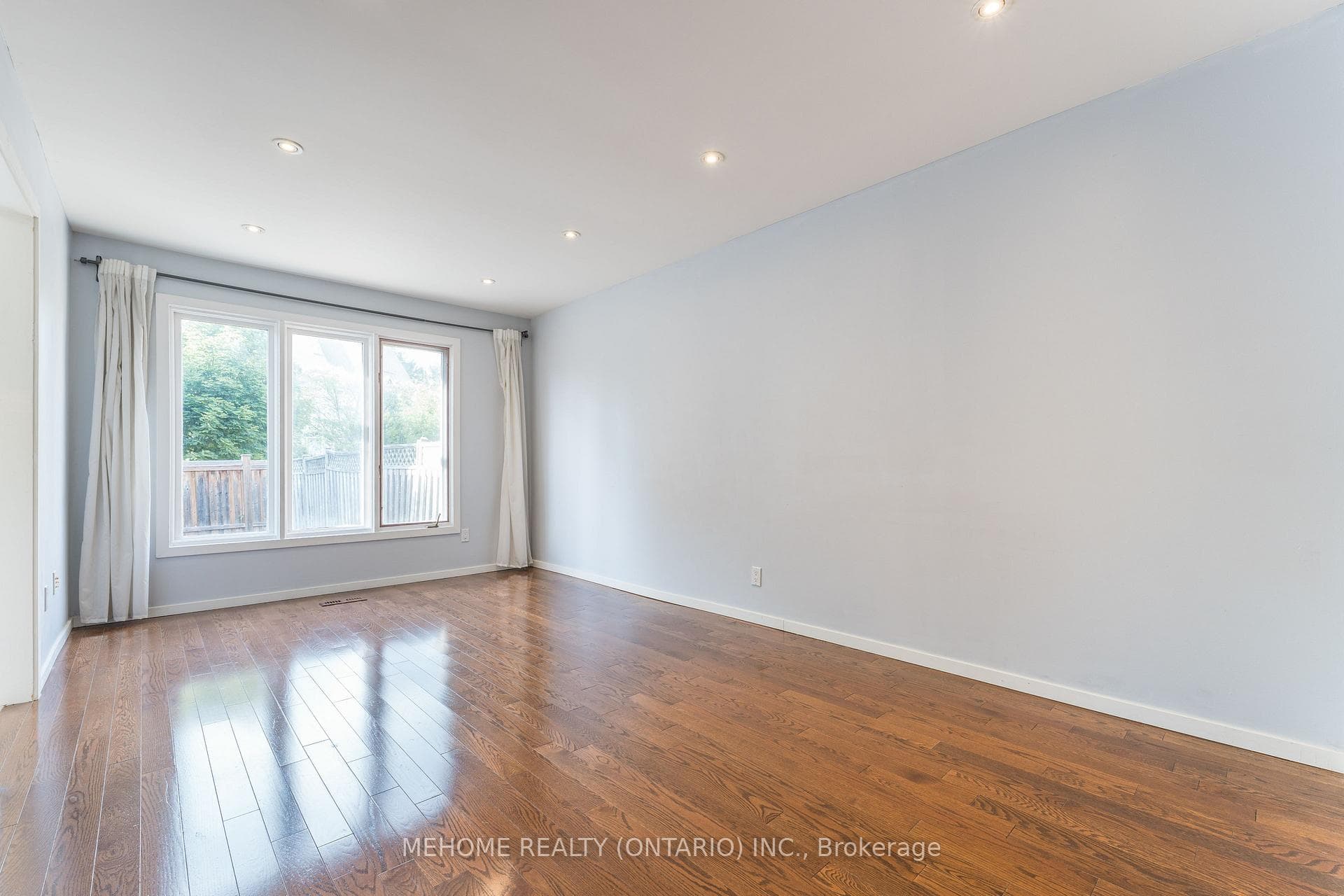 6 Thames Court photo 11