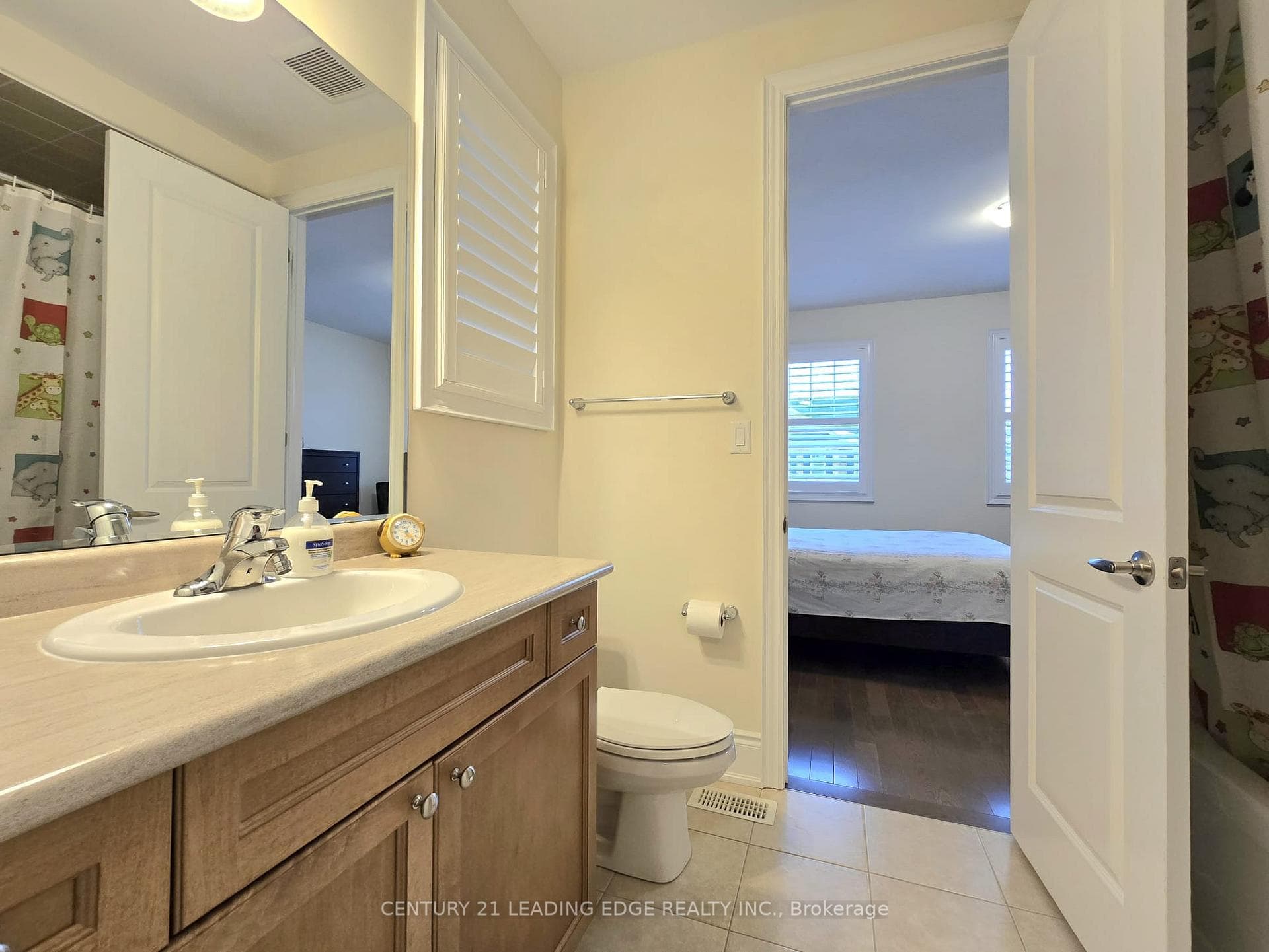 66 Degraaf Crescent photo 39