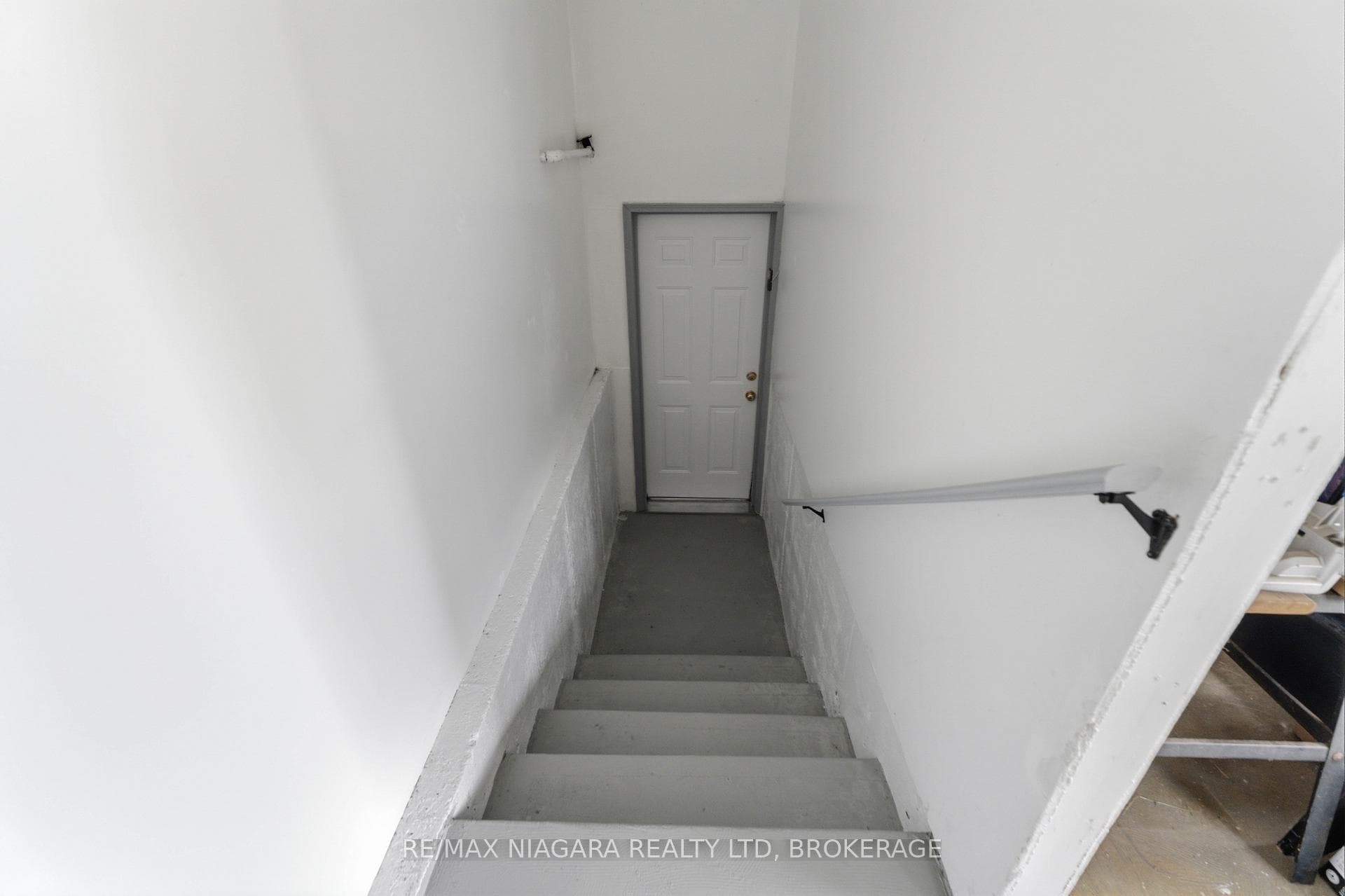 661 Carl Road photo 31