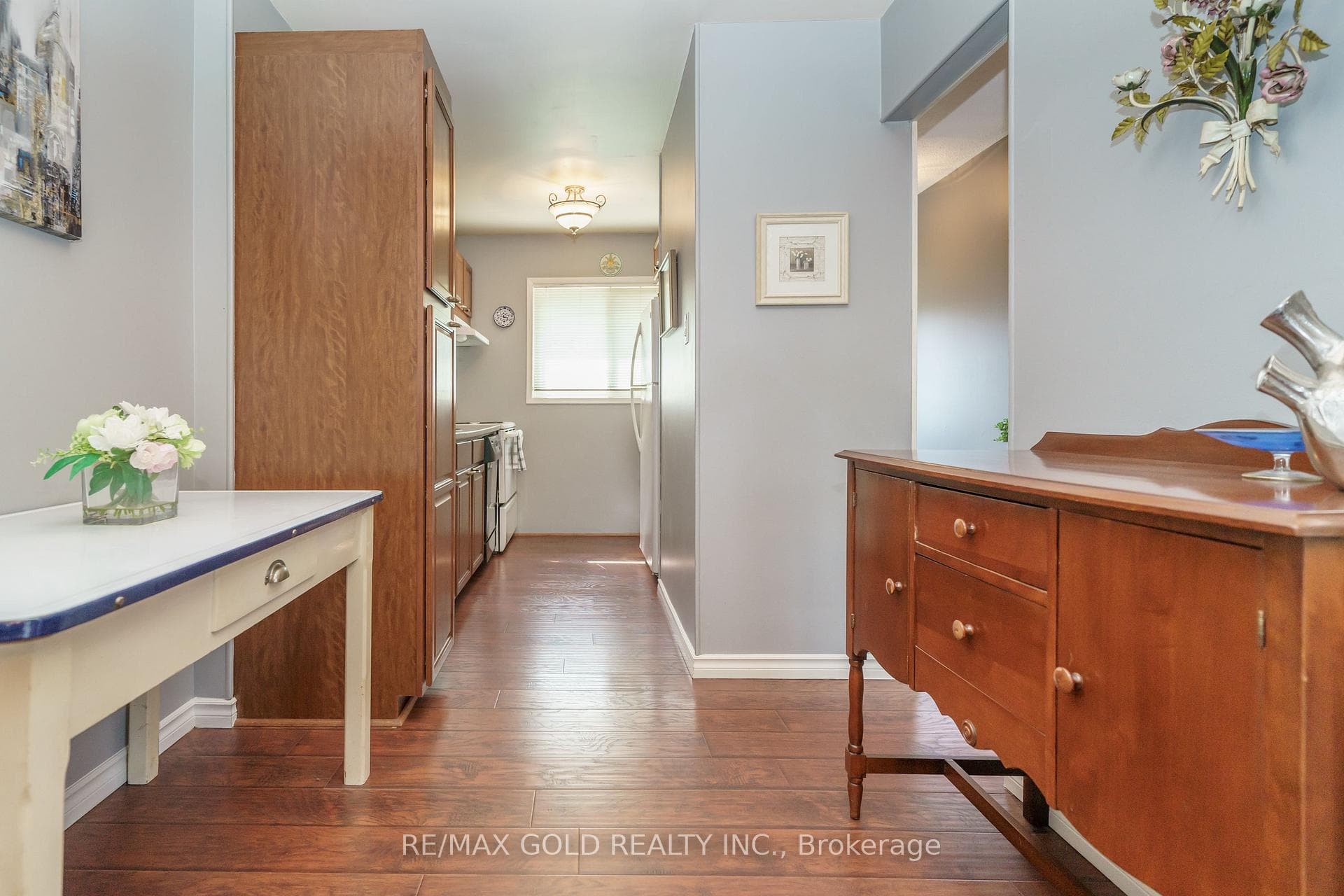 9 Gladstone Square photo 10