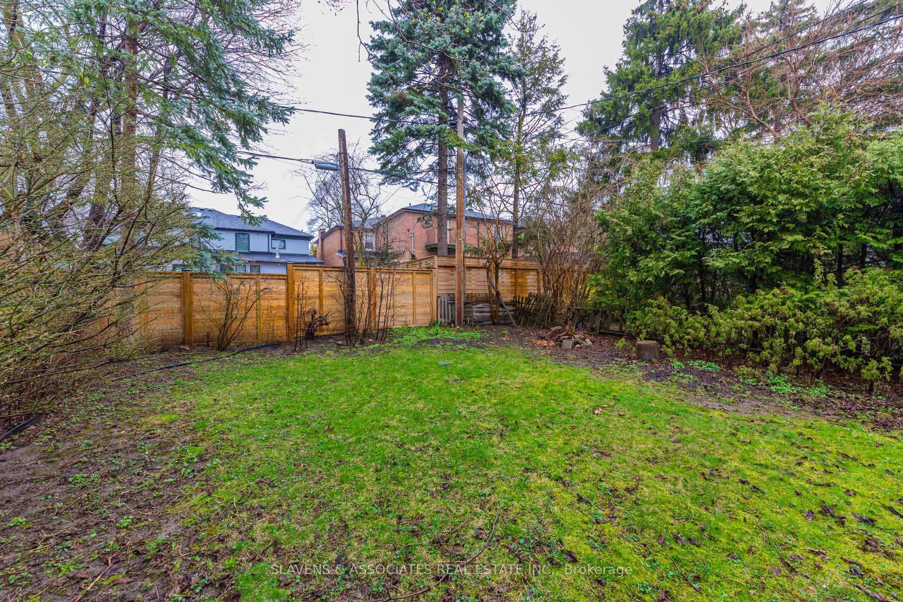 592 Castlefield Avenue photo 31