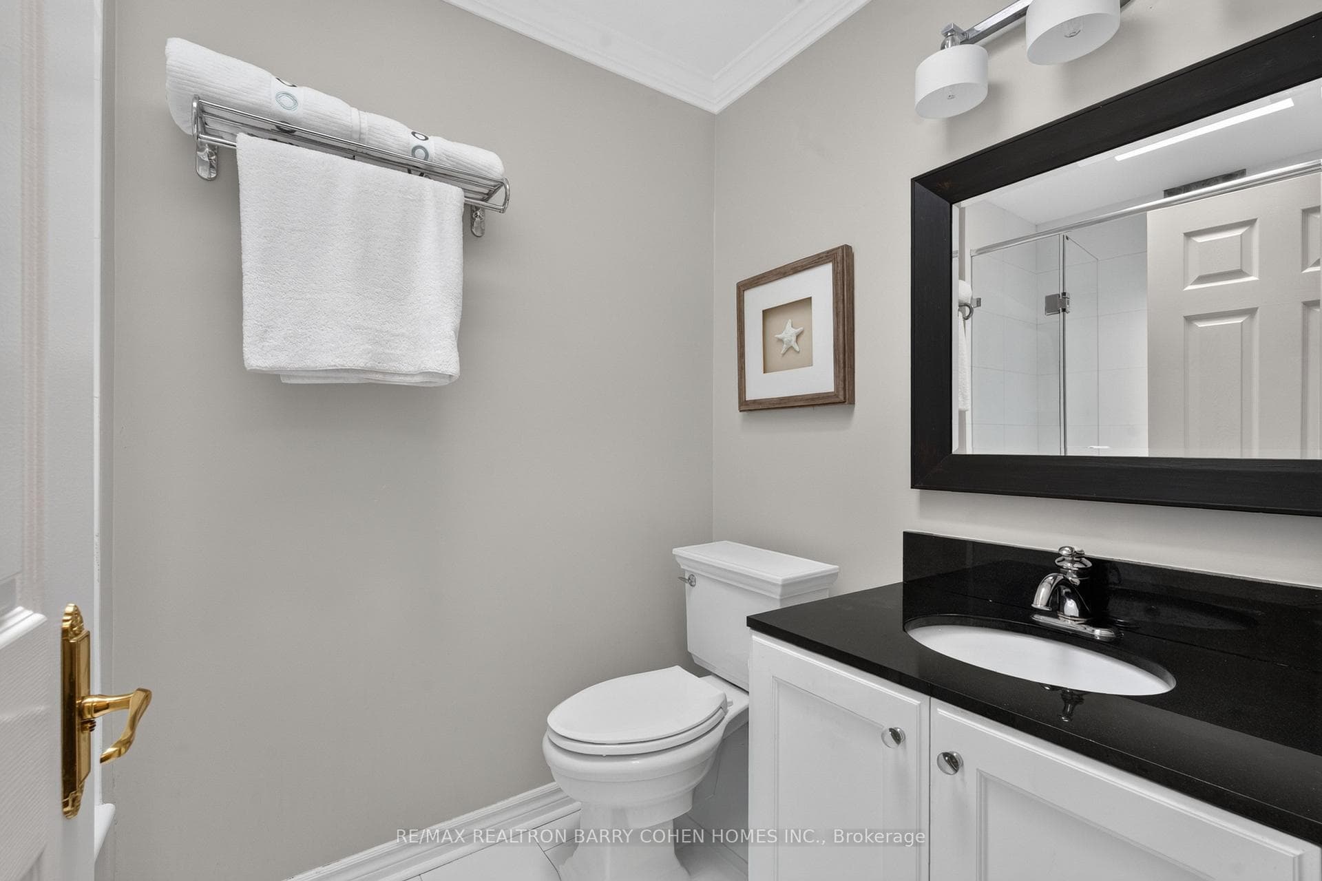 110 Upper Canada Drive photo 24