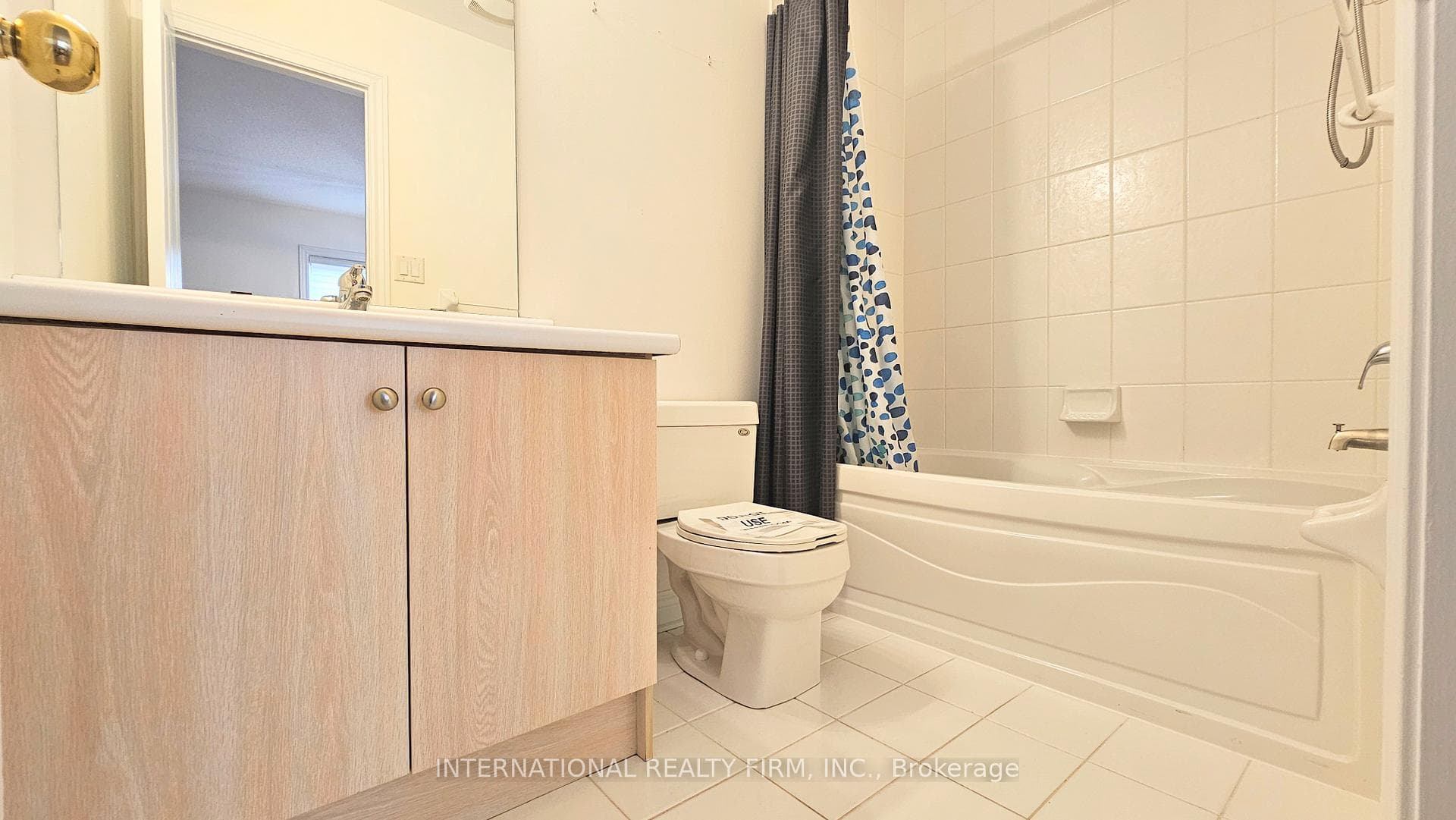 195 Warwick Crescent photo 13