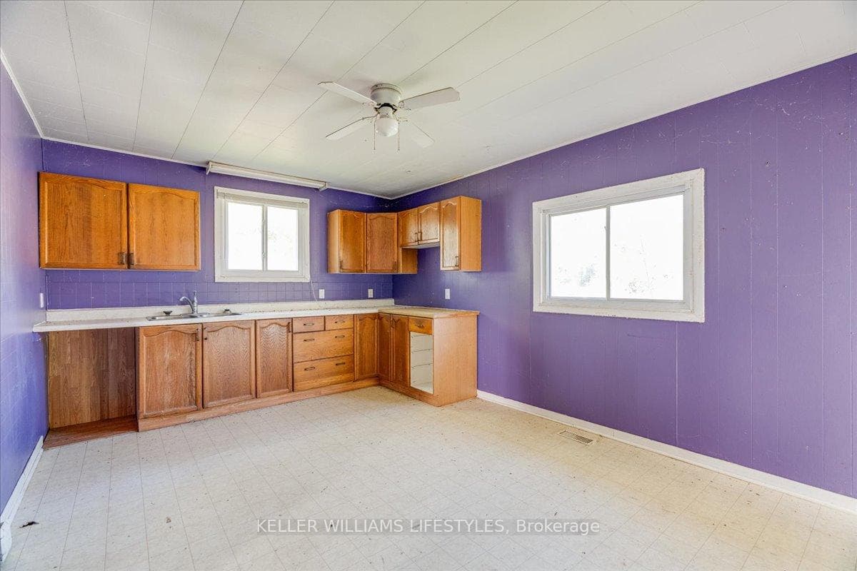 6079 Longwoods Road photo 8