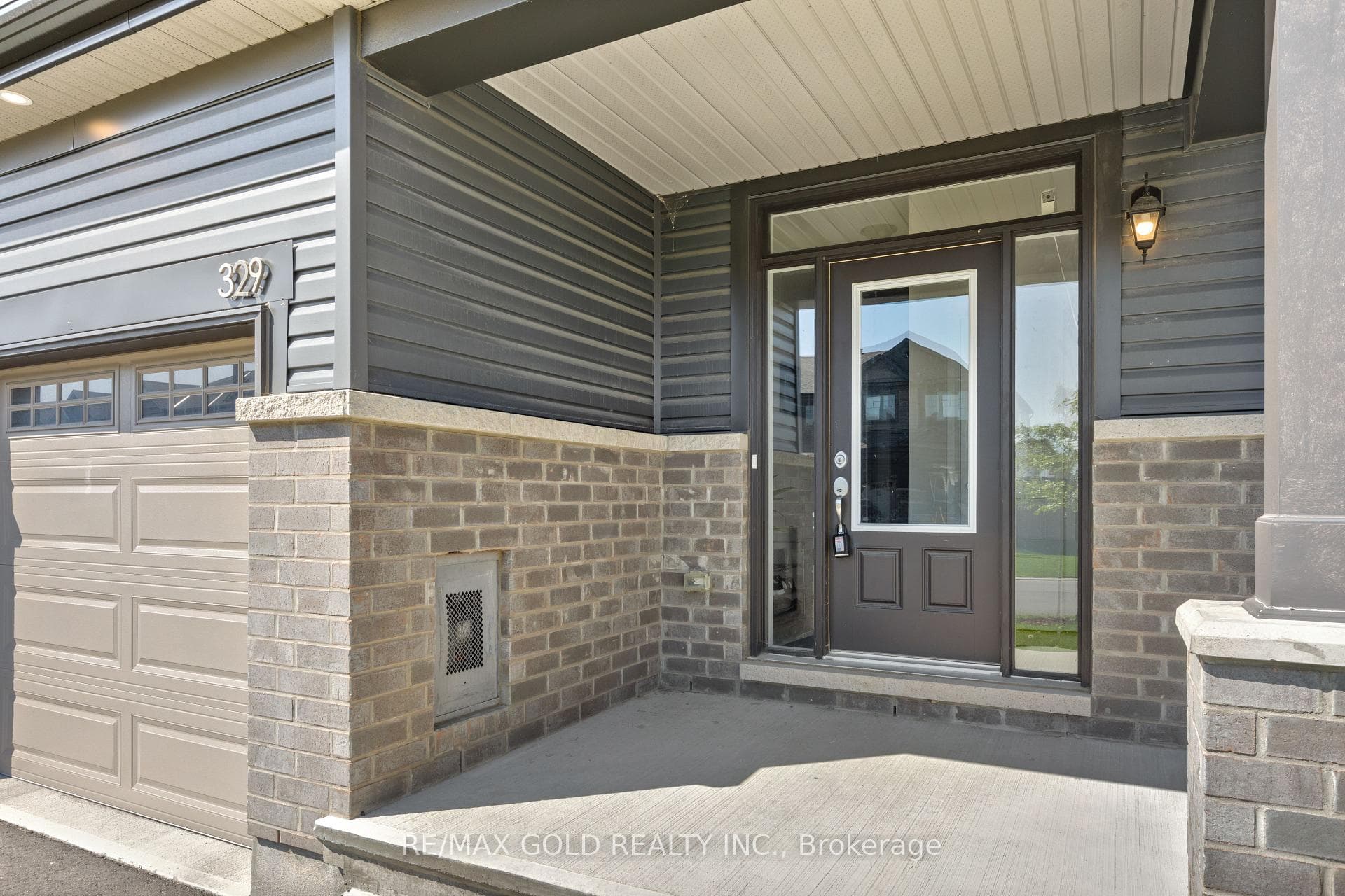 329 Grackle Street photo 3