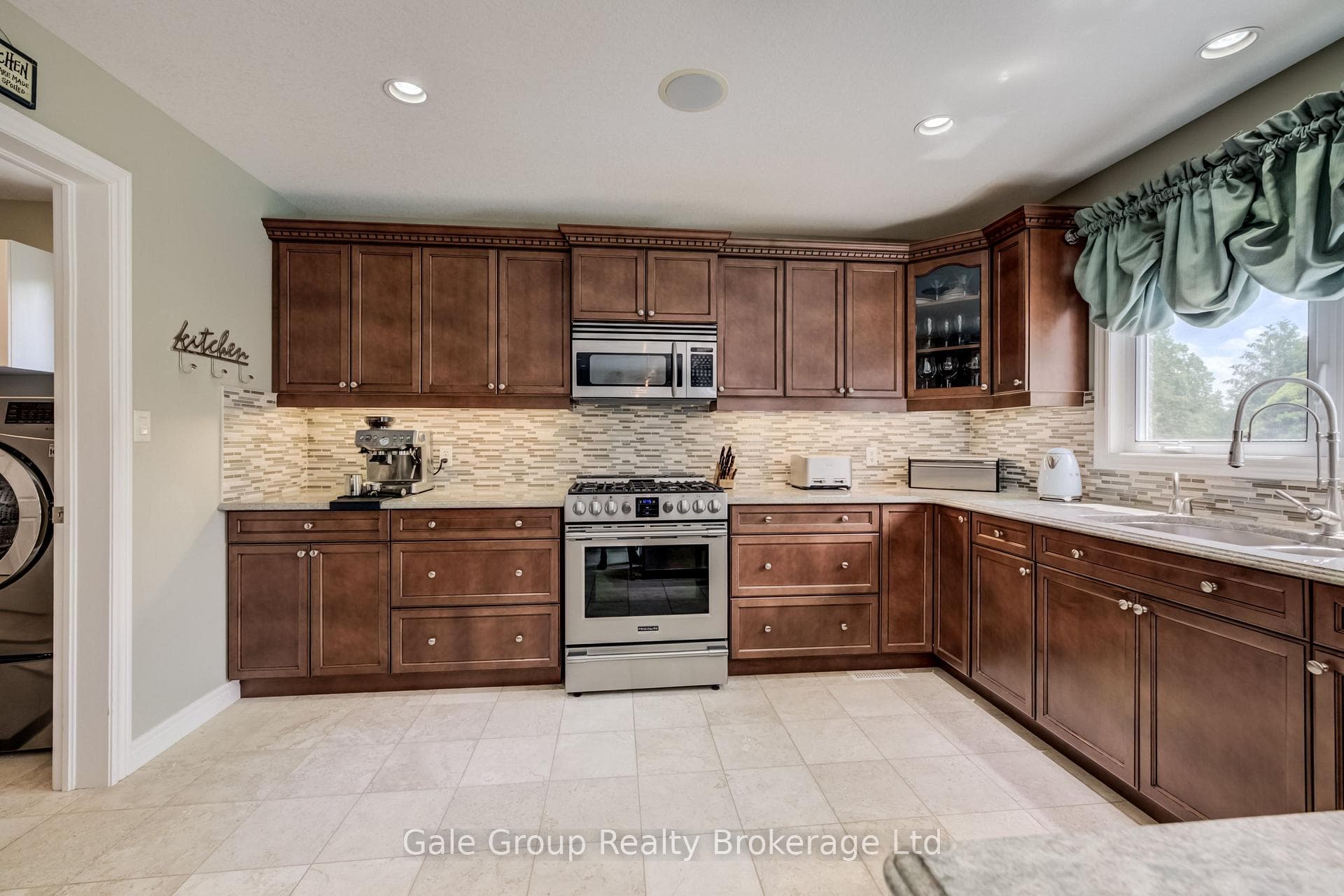 472 Lakeview Drive photo 14