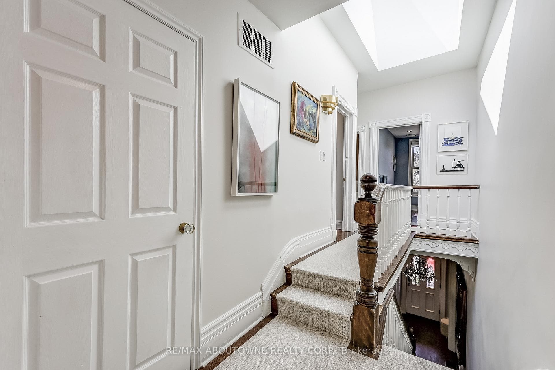 301 Sumach Street photo 11