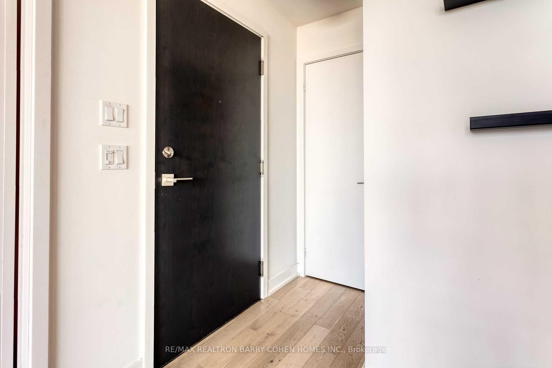 20 Minowan Miikan Lane Unit 2011 photo 4