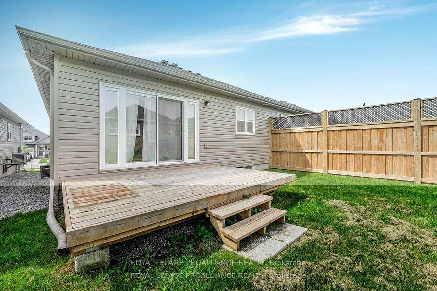 75 Cortland Way photo 32