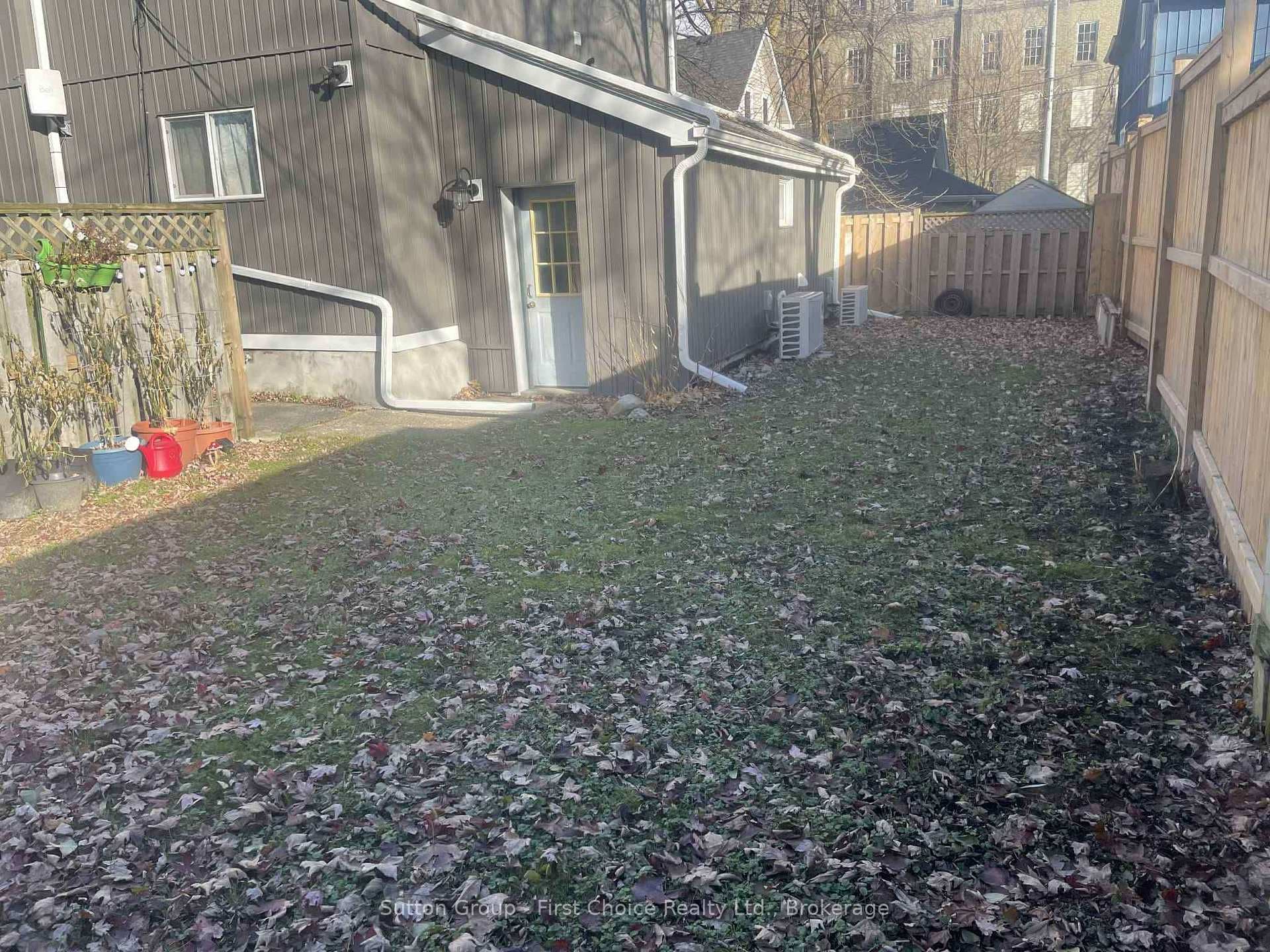 253 Douro Street Unit 251 upper photo 10