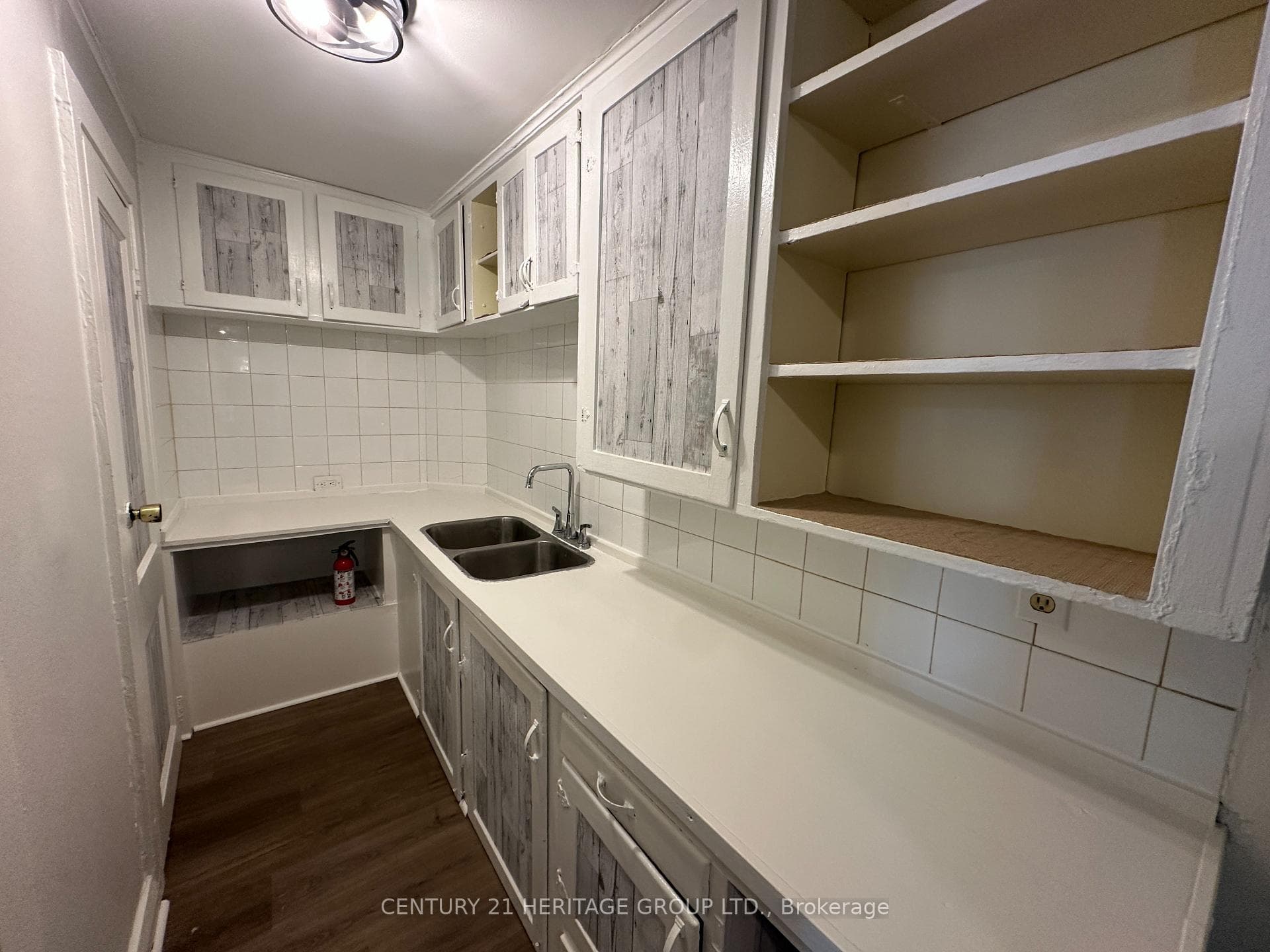 349 Eagle Street photo 8